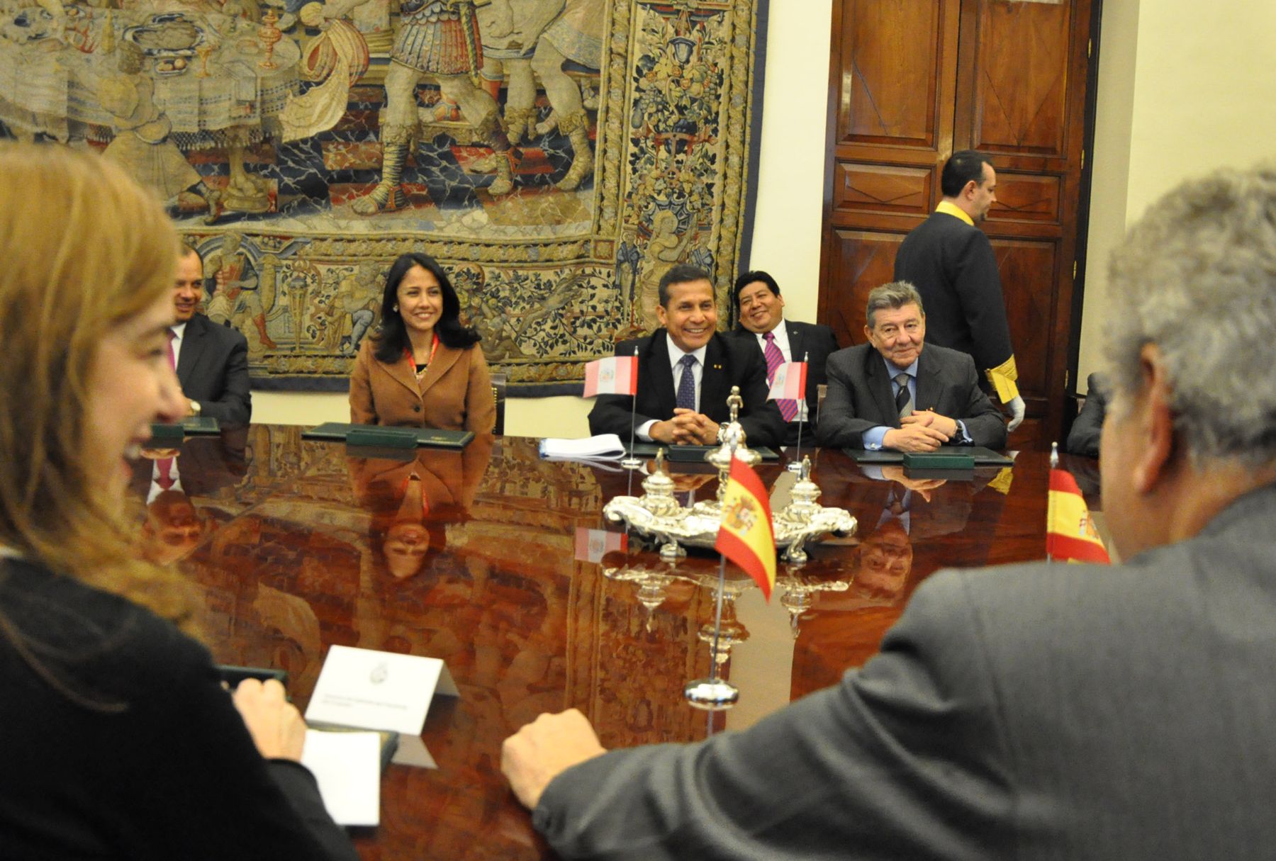 El jefe de Estado, Ollanta Humala visitó las Cortes Generales del Reino de España y se reunió con los miembros de la Mesa del Congreso de Diputados.
Foto: ANDINA/Prensa Presidencia