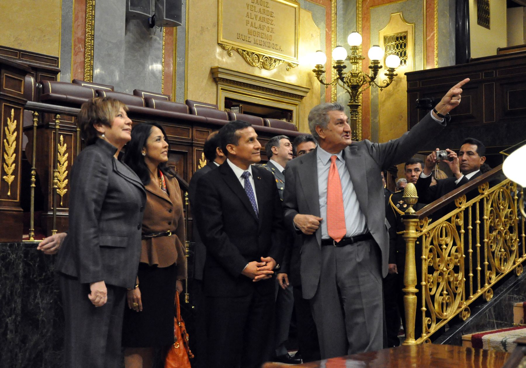 El jefe de Estado, Ollanta Humala visitó las Cortes Generales del Reino de España y se reunió con los miembros de la Mesa del Congreso de Diputados.
Foto: ANDINA/Prensa Presidencia
