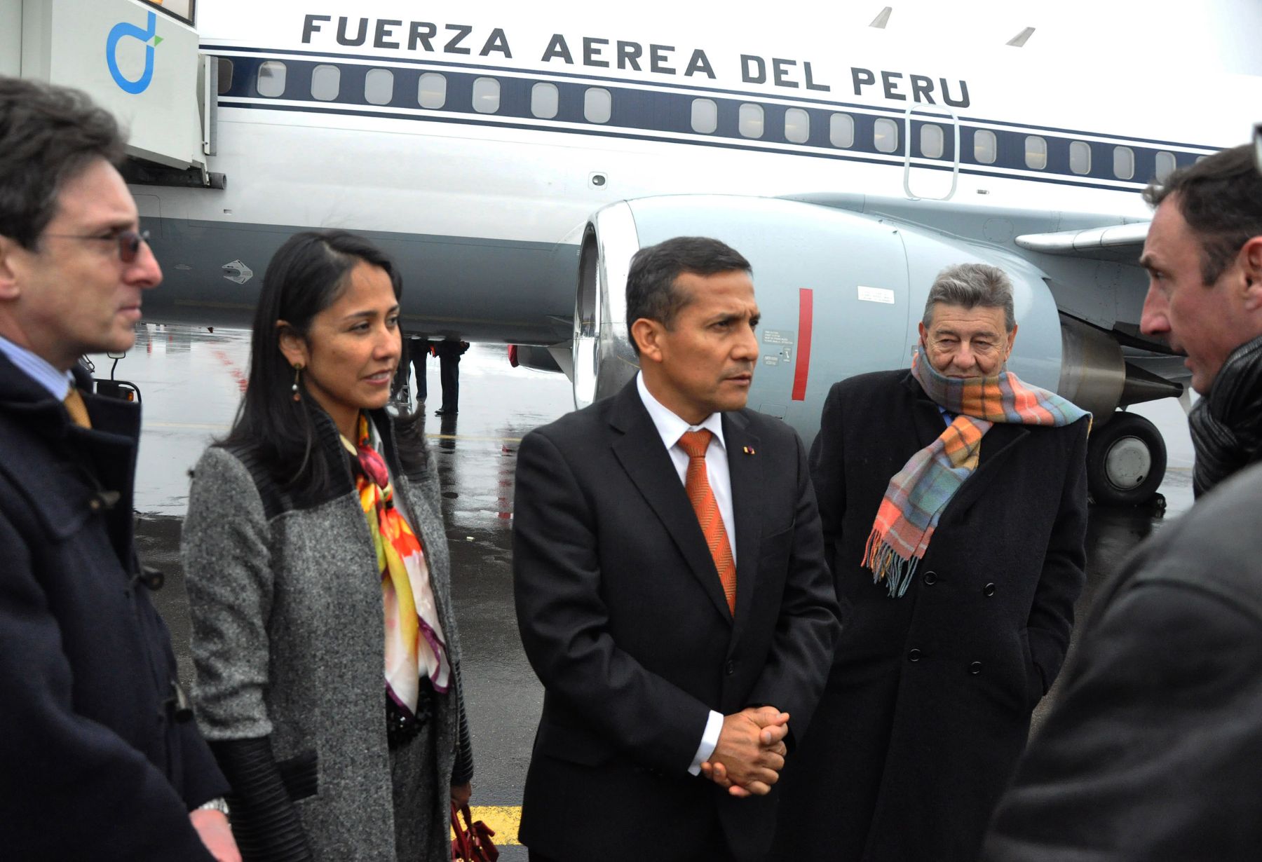 Jefe de Estado, Ollanta Humala llegó a Suiza acompañado de la Primera Dama Nadine Heredia y el canciller Fernando Roncagliolo, para participar en Foro Económico Mundial de Davos.
Foto: ANDINA/Prensa Presidencia