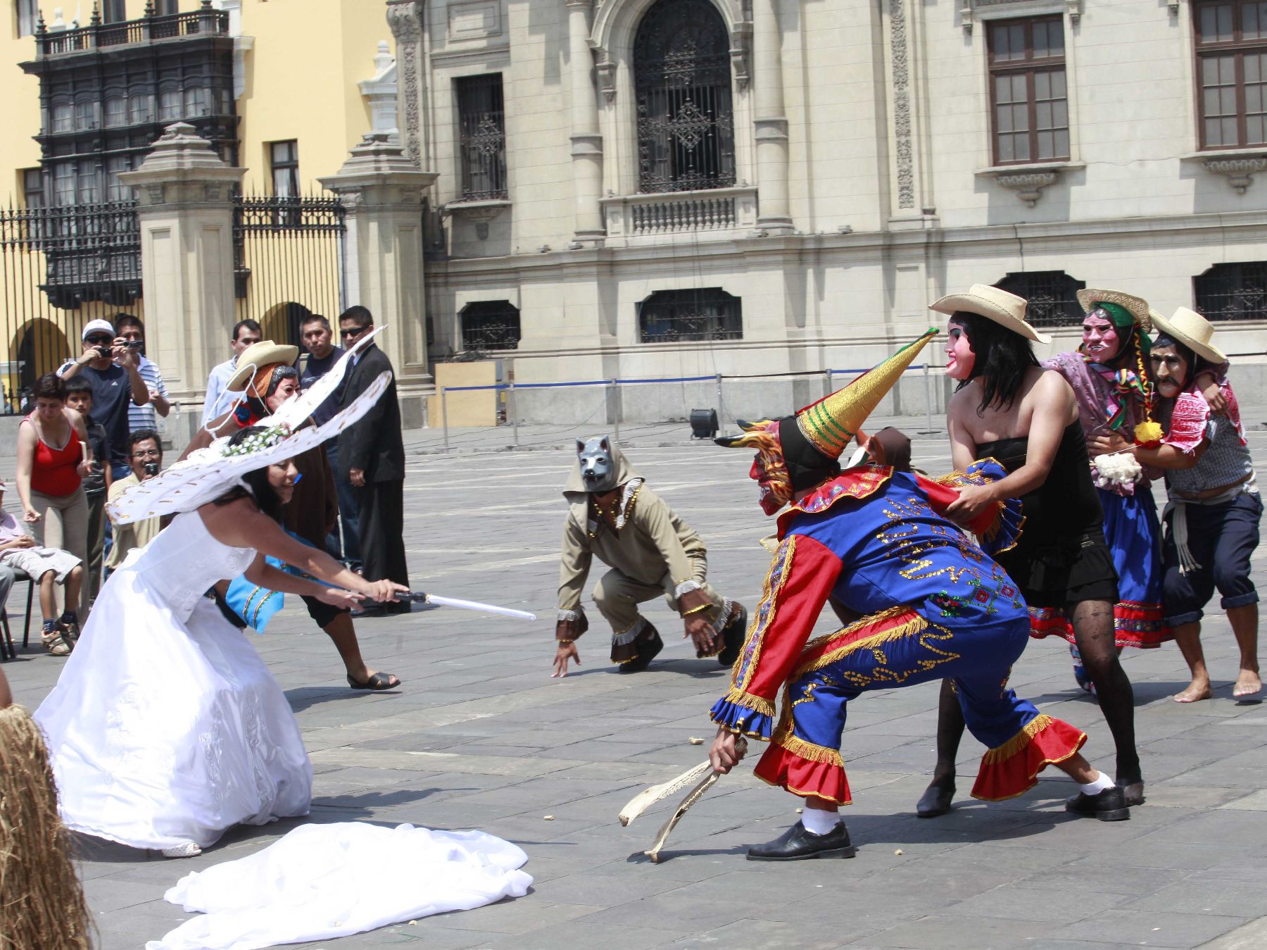 Lanzamiento del Carnaval de Rioja, expresión cultural  de la región San Martin, en Palacio de Gobierno. Danza representa el dia del Corpus Christi, donde se refleja la  lucha entre el Bien y el Mal.Foto Andina/Jhony Laurente.