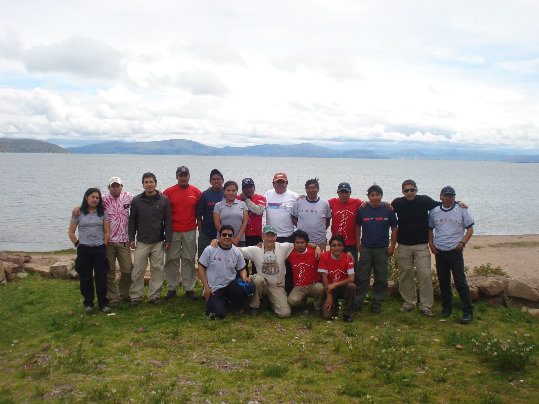 Especialistas peruanos y extranjeros dictaron curso en Puno para proteger la rana gigante del Titicaca. Foto: Sernanp.