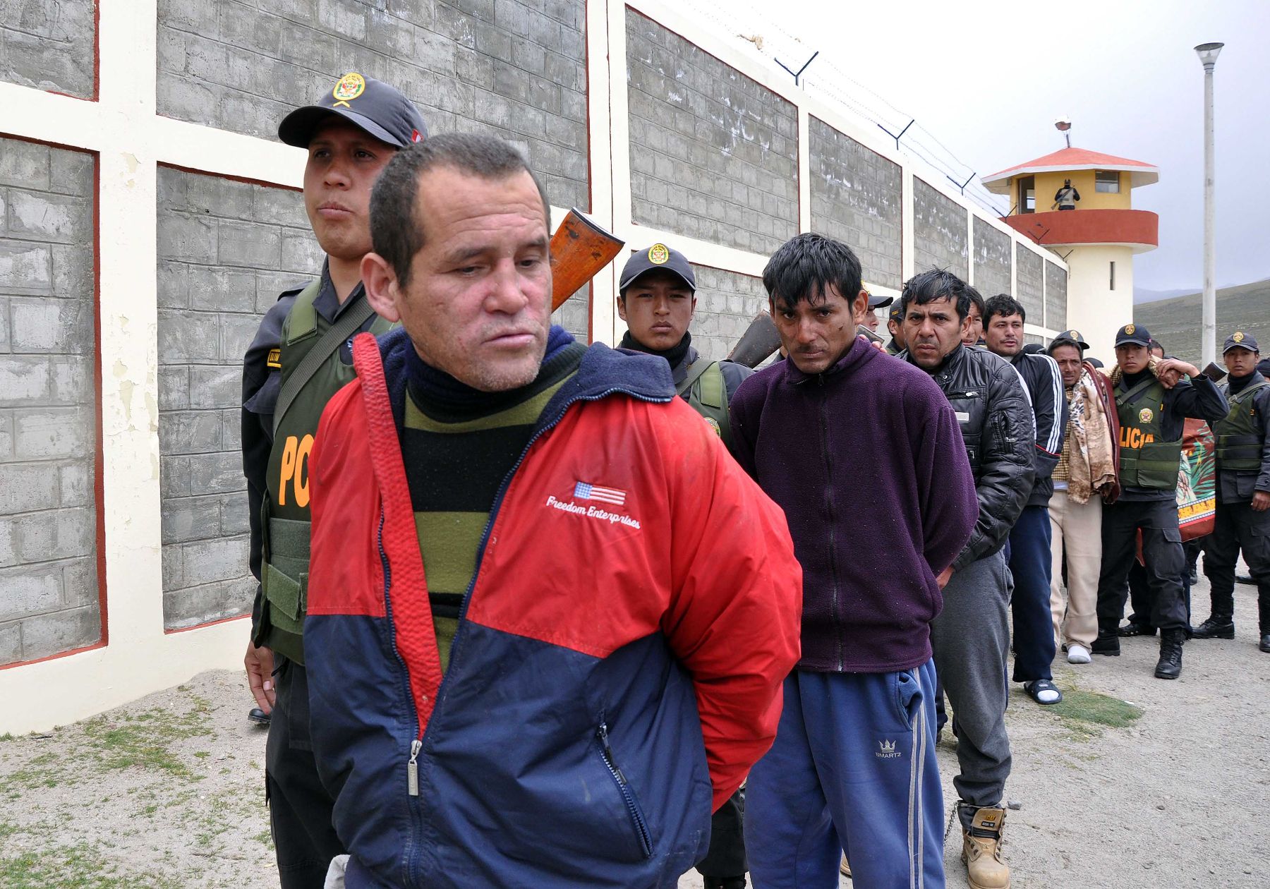 Policía Nacional dispone traslado de presos recapturados, tras fuga del penal de Challapalca, en Puno. Foto: ANDINA/Job Rosales.