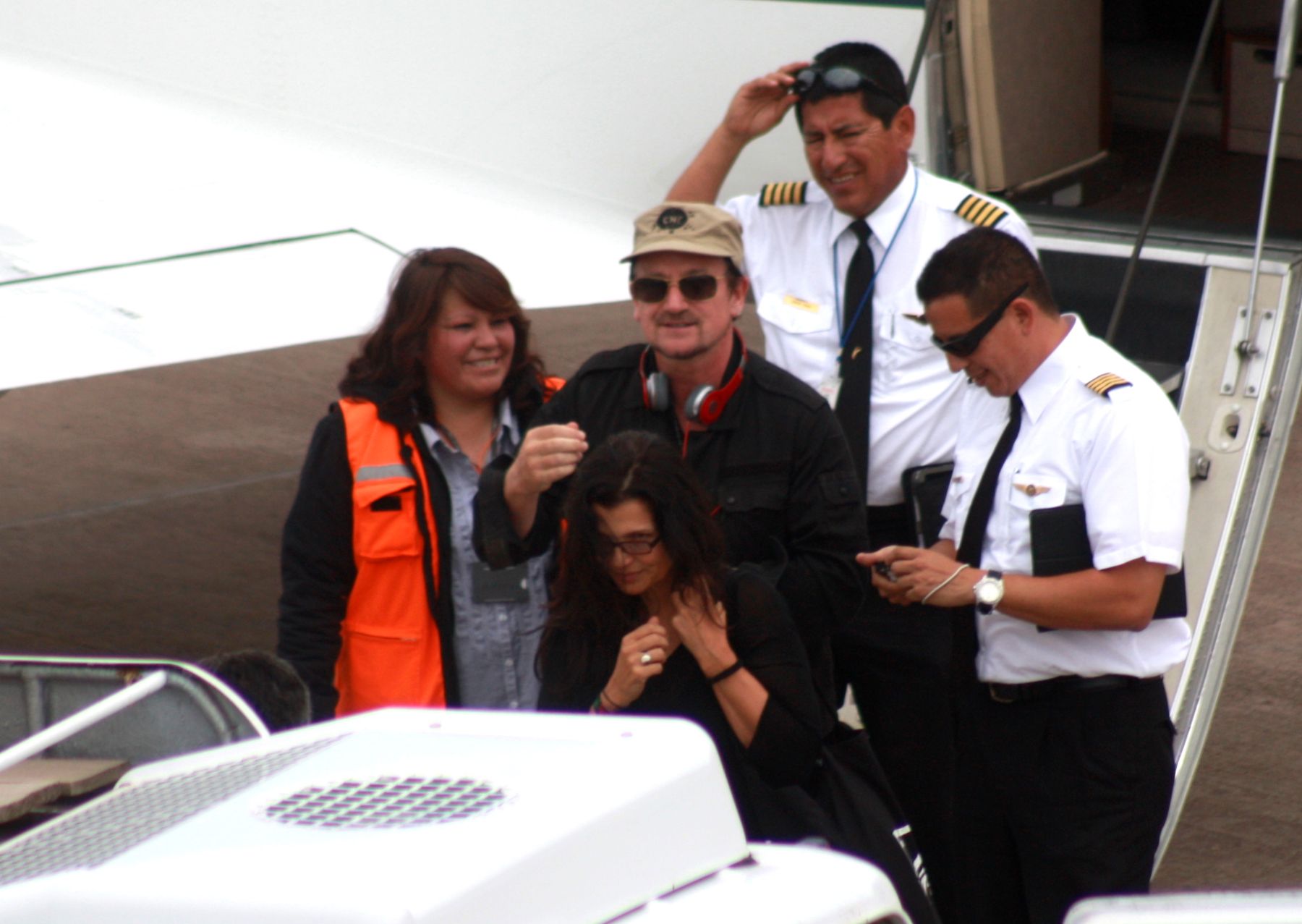 The leader of the legendary Irish band U2, Bono Vox, arrives in Cusco.
