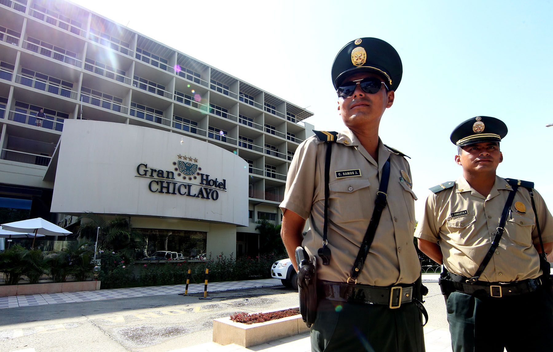 Medidas de seguridad en los exteriores del Gran Hotel Chiclayo, lugar donde se realizará la V Reunión de Gabinete Binacional entre Perú y Ecuador. 
Foto: ANDINA/Carlos Lezama.