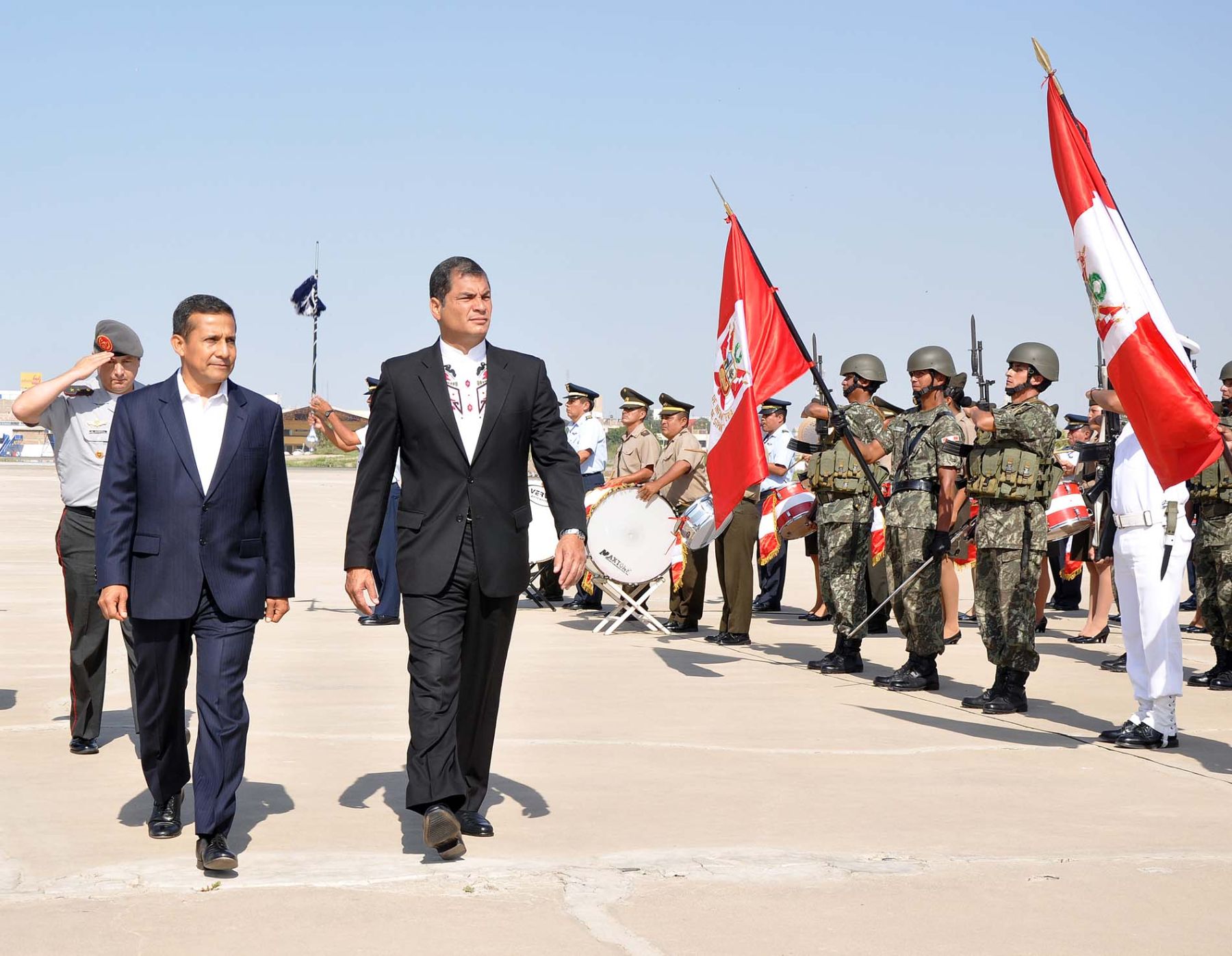 Presidente de la República Ollanta Humala da la bienvenida a su homólogo Rafael Correa en la ciudad de Chiclayo.

Foto: ANDINA/Prensa Presidencia