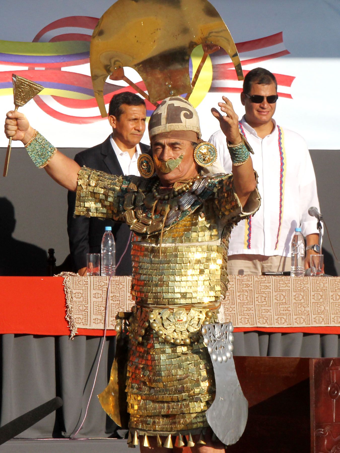 El Presidente de la República Ollanta Humala, junto a su homólogo de Ecuador, Rafael Correa, en el museo Tumbas Reales de Sipan, en la ciudad de Chiclayo.
Foto: ANDINA/ Carlos Lezama.