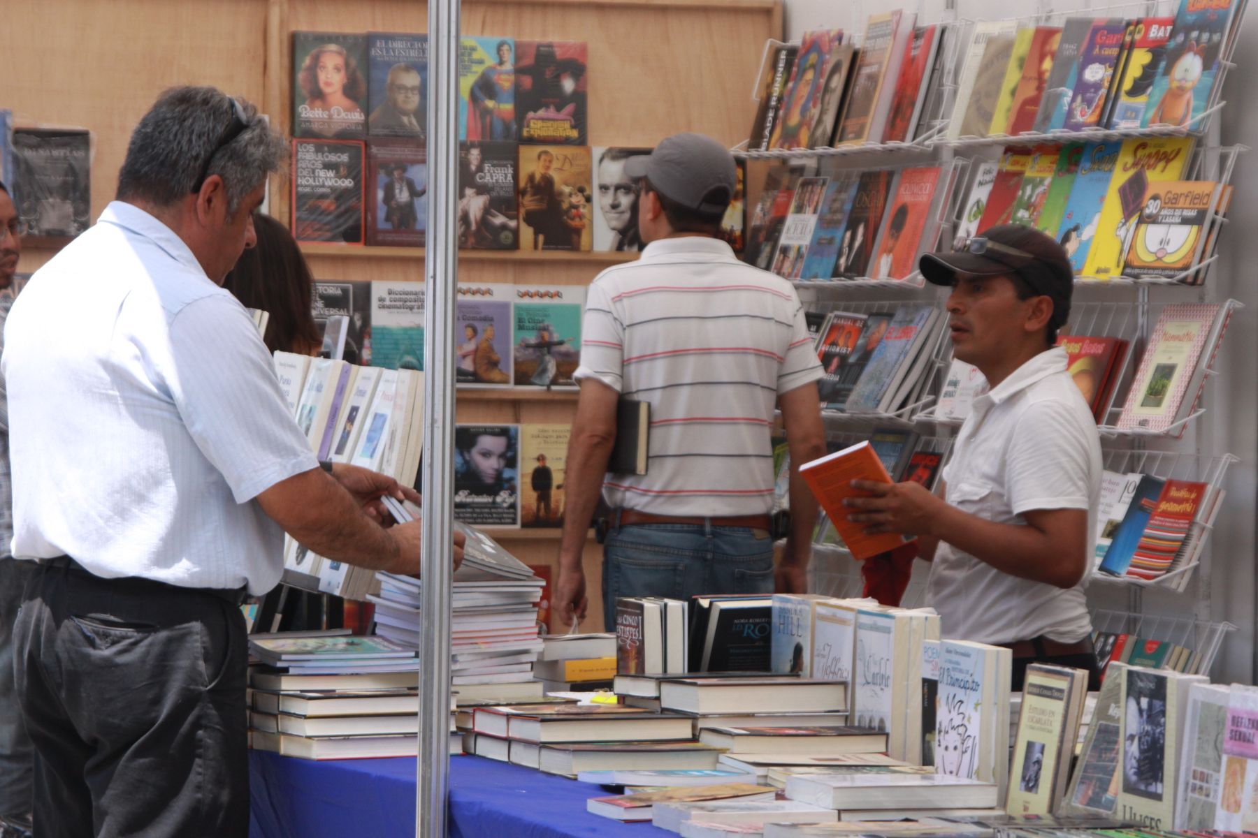 La primera edición de la Feria Internacional del Libro de Trujillo se realizó en la plazuela El Recreo. Foto: ANDINA/Óscar Paz.