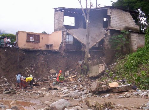 La titular de Vivienda ratificó que su sector ha puesto a disposición un bono de 500 soles para todos aquellos ciudadanos cuyas casas  han sido catalogadas como inhabitables o destruidas como consecuencia de las intensas lluvias.ANDINA/archivo