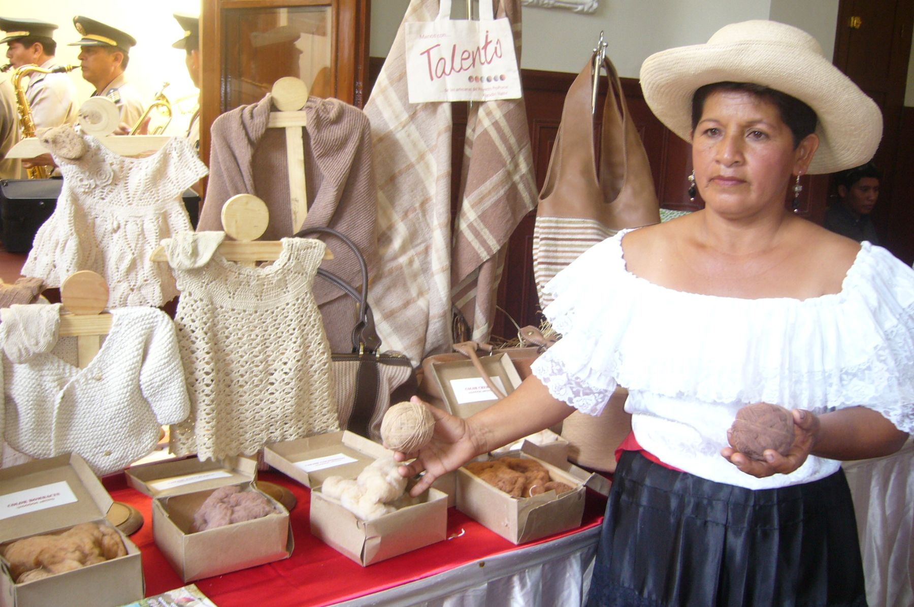 Artesanas de algodón nativo de Lambayeque. Foto: ANDINA/Silvia Depaz.