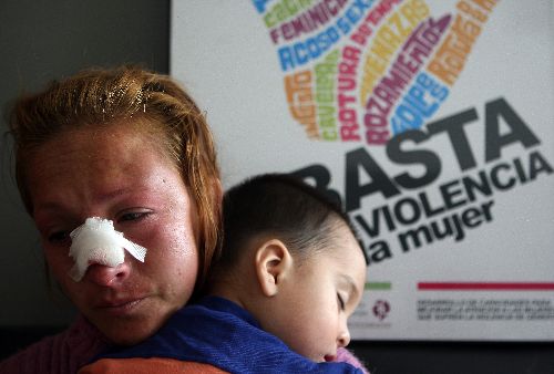 Baja autoestima y dependencia económica impide a mujeres denunciar violencia. Foto: Andina/Archivo.