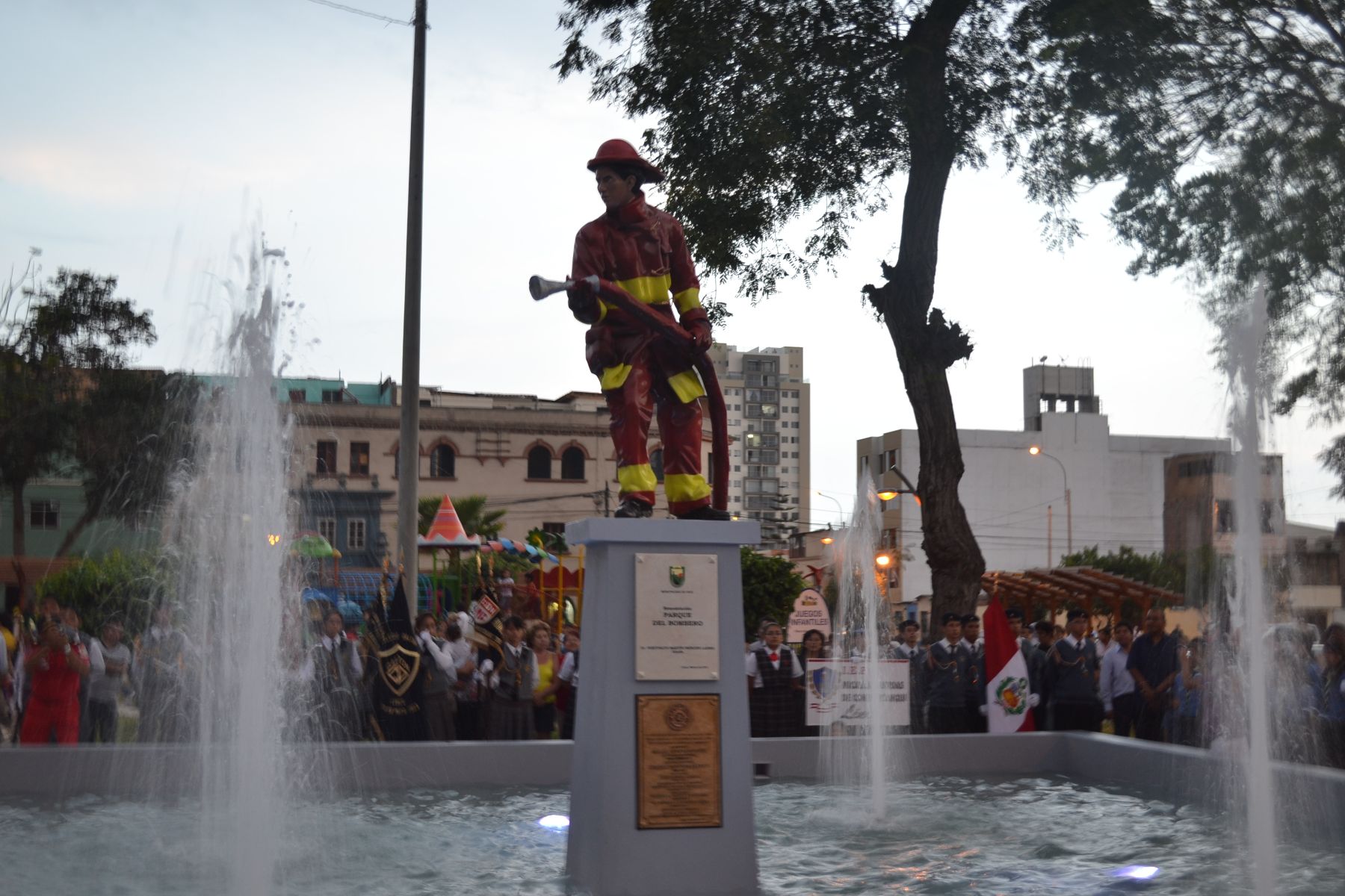 Inauguran en Lince remodelado Parque del Bombero. Foto. Difusión.