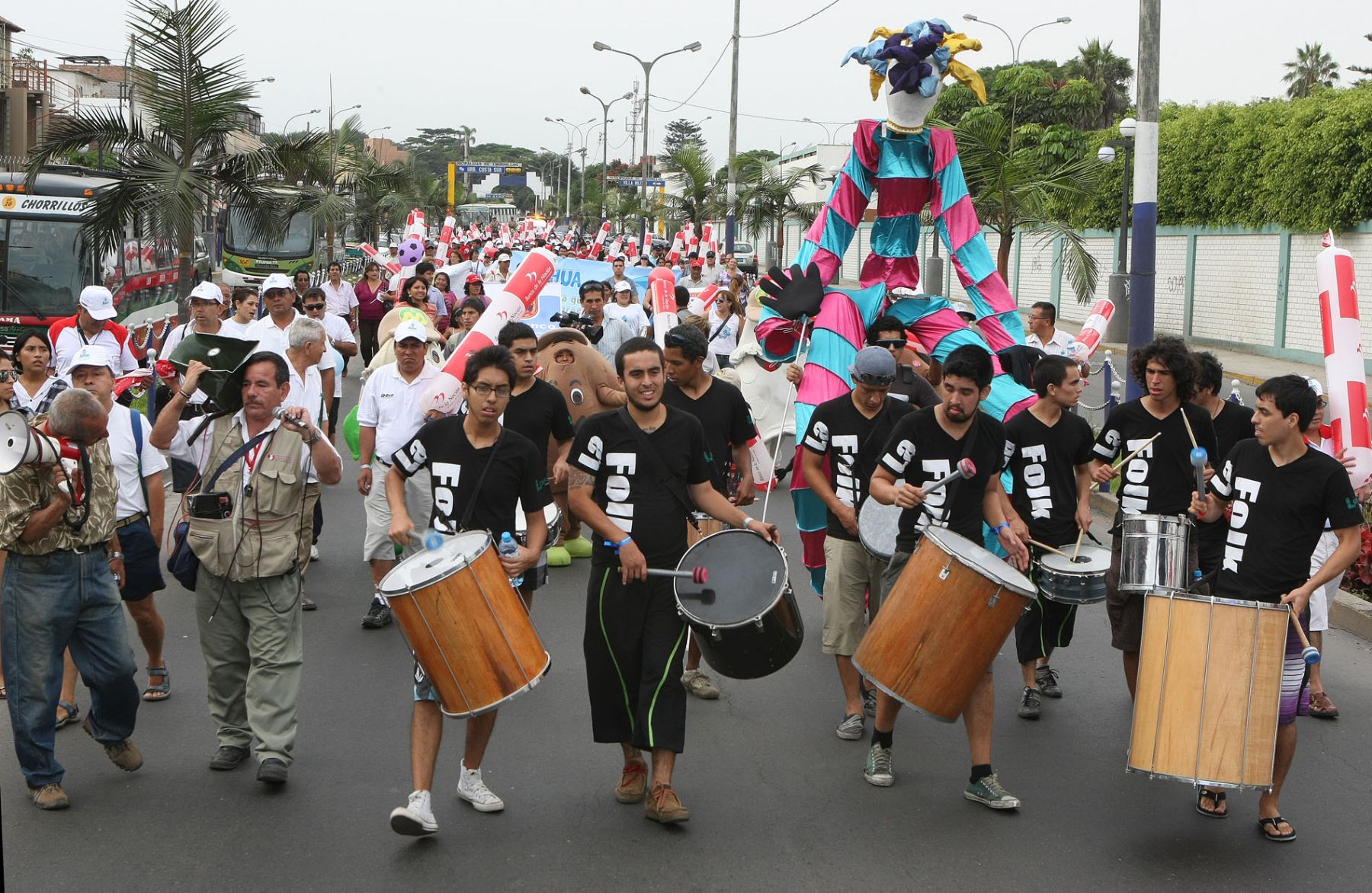 Camina por el Día Mundial del Agua, que comenzó en el distrito de Barranco y llegará hasta la playa Agua Dulce. ANDINA/Vidal Tarqui