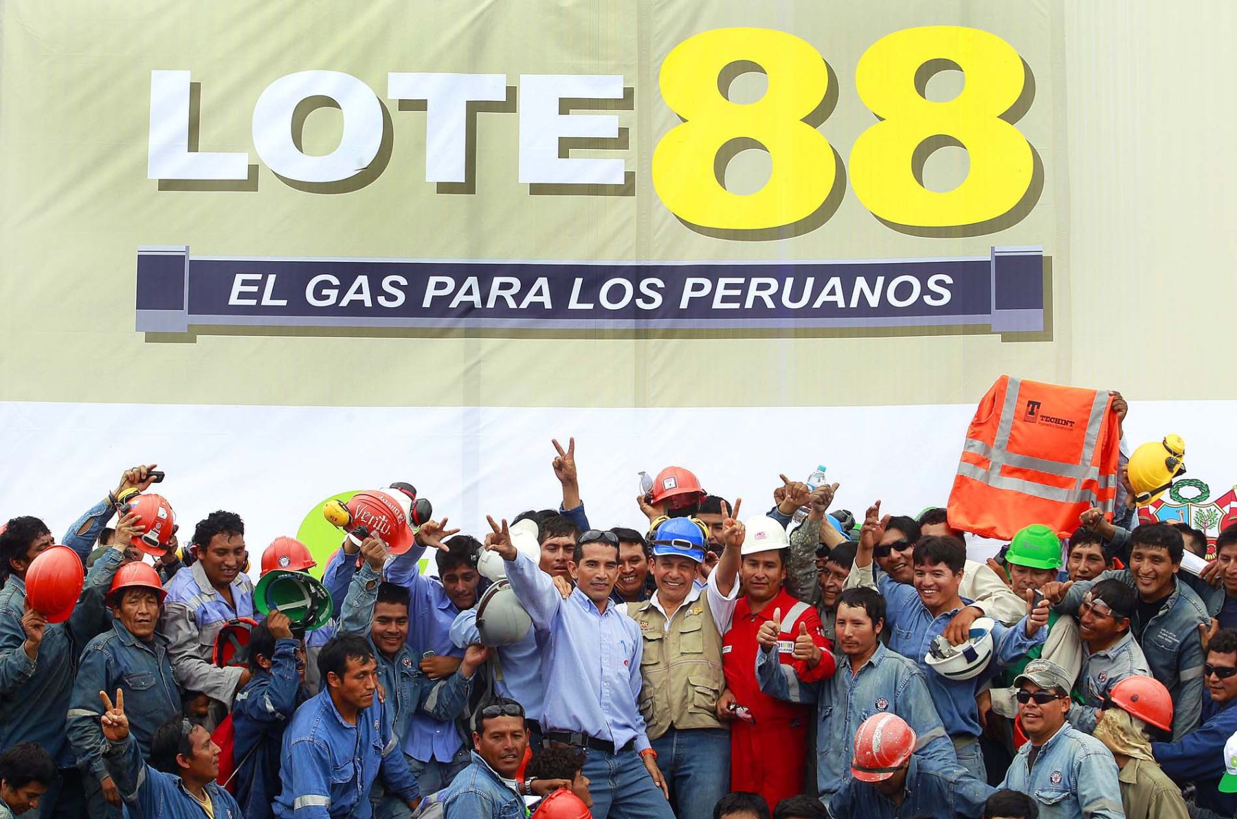Presidente de la República, Ollanta Humala, participa en ceremonia de entrega de documentos y develación del hito que marca la recuperación del gas natural del Lote 88 del Proyecto Camisea al consumo interno. Foto: ANDINA/Prensa Presidencia