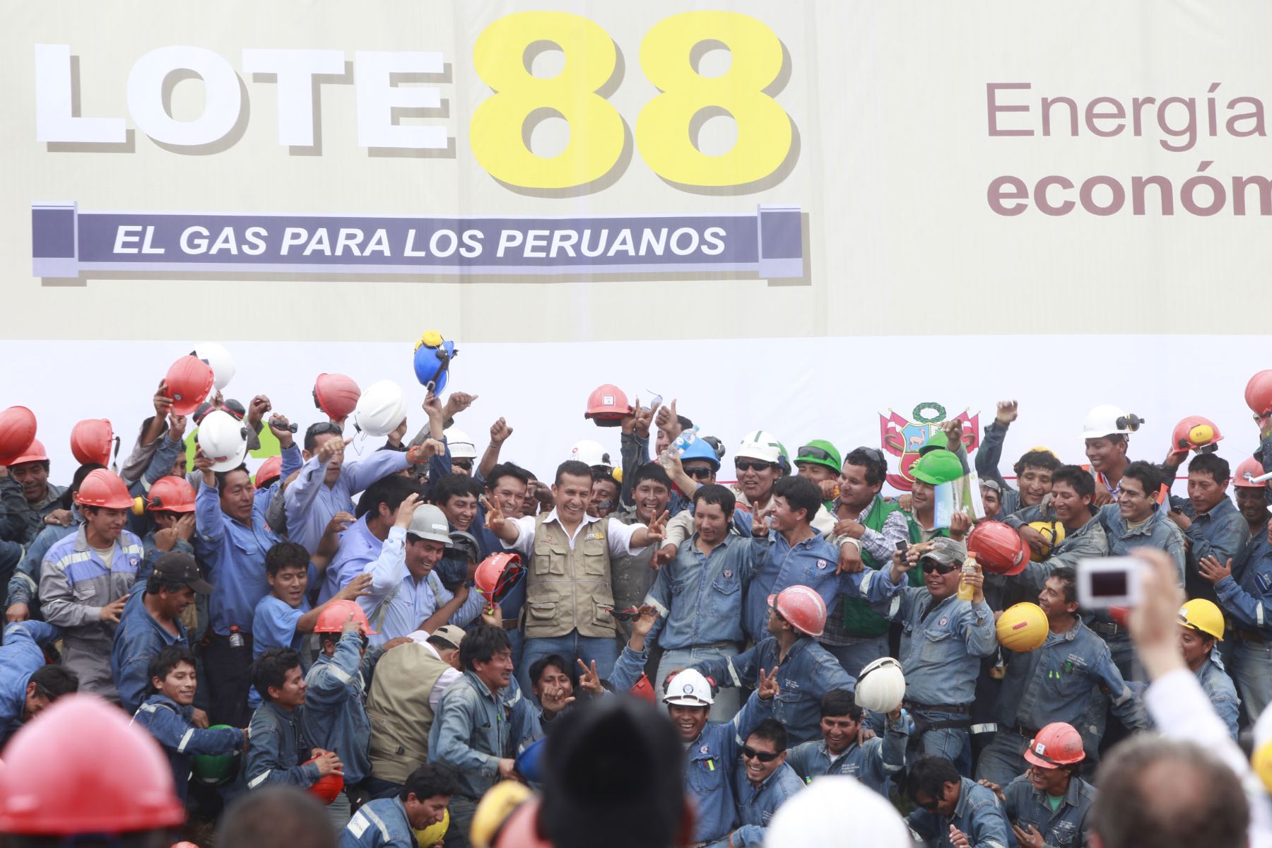 Presidente de la República, Ollanta Humala, participa en ceremonia de entrega de documentos y develación del hito que marca la recuperación del gas natural del Lote 88 del Proyecto Camisea al consumo interno.    
Foto: ANDINA/archivo.