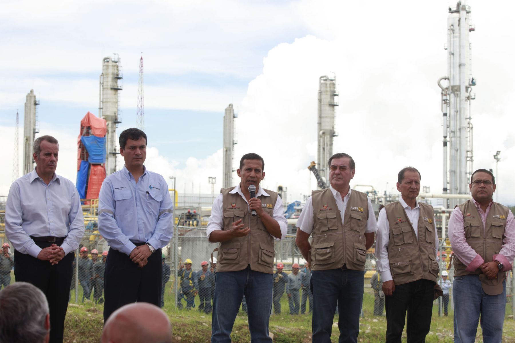 Presidente de la República, Ollanta Humala, participa en ceremonia de entrega de documentos y develación del hito que marca la recuperación del gas natural del Lote 88 del Proyecto Camisea al consumo interno.
Foto: ANDINA/archivo.
