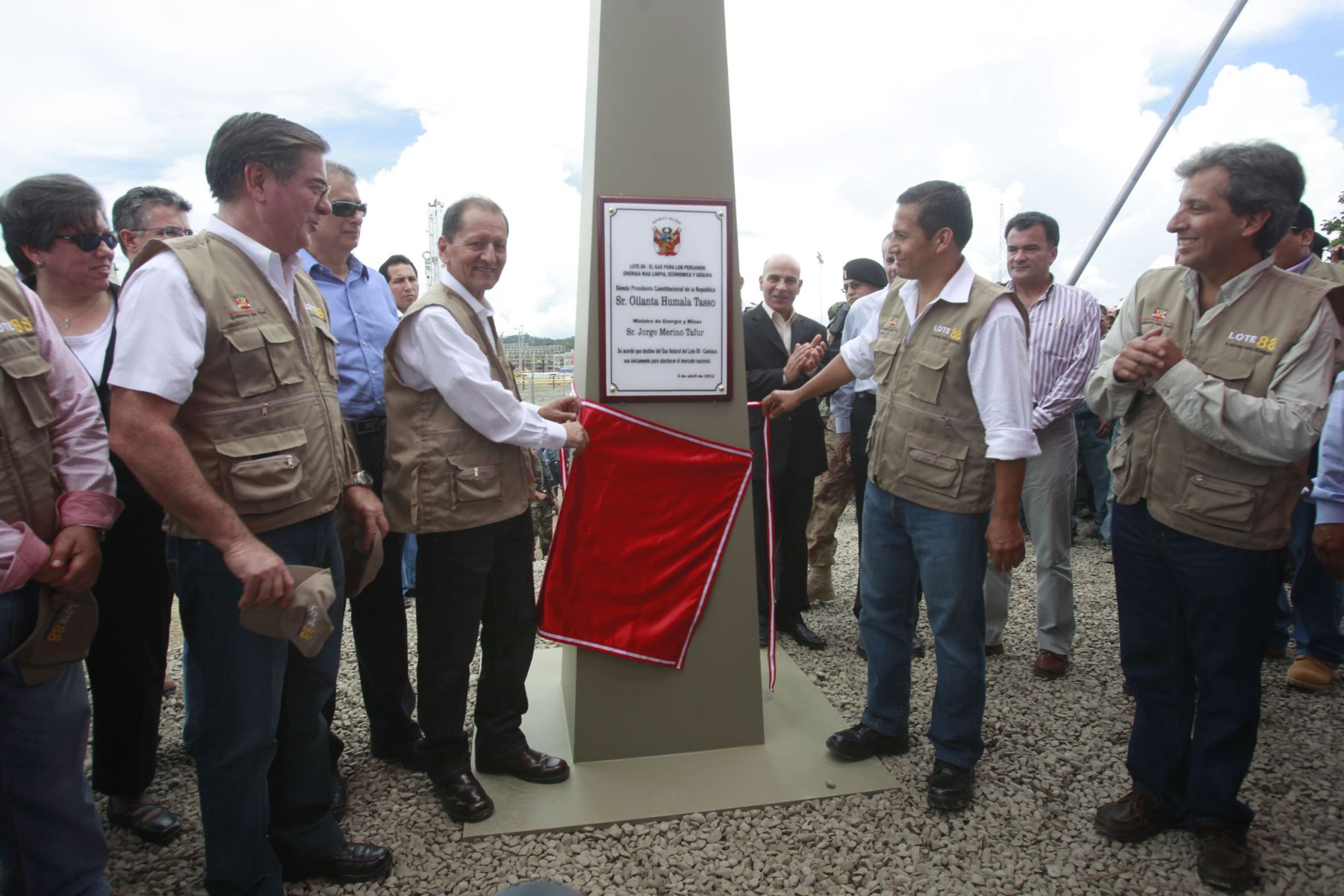 Presidente de la República, Ollanta Humala, participa en ceremonia de entrega de documentos y develación del hito que marca la recuperación del gas natural del Lote 88 del Proyecto Camisea al consumo interno.
Foto: ANDINA/archivo.