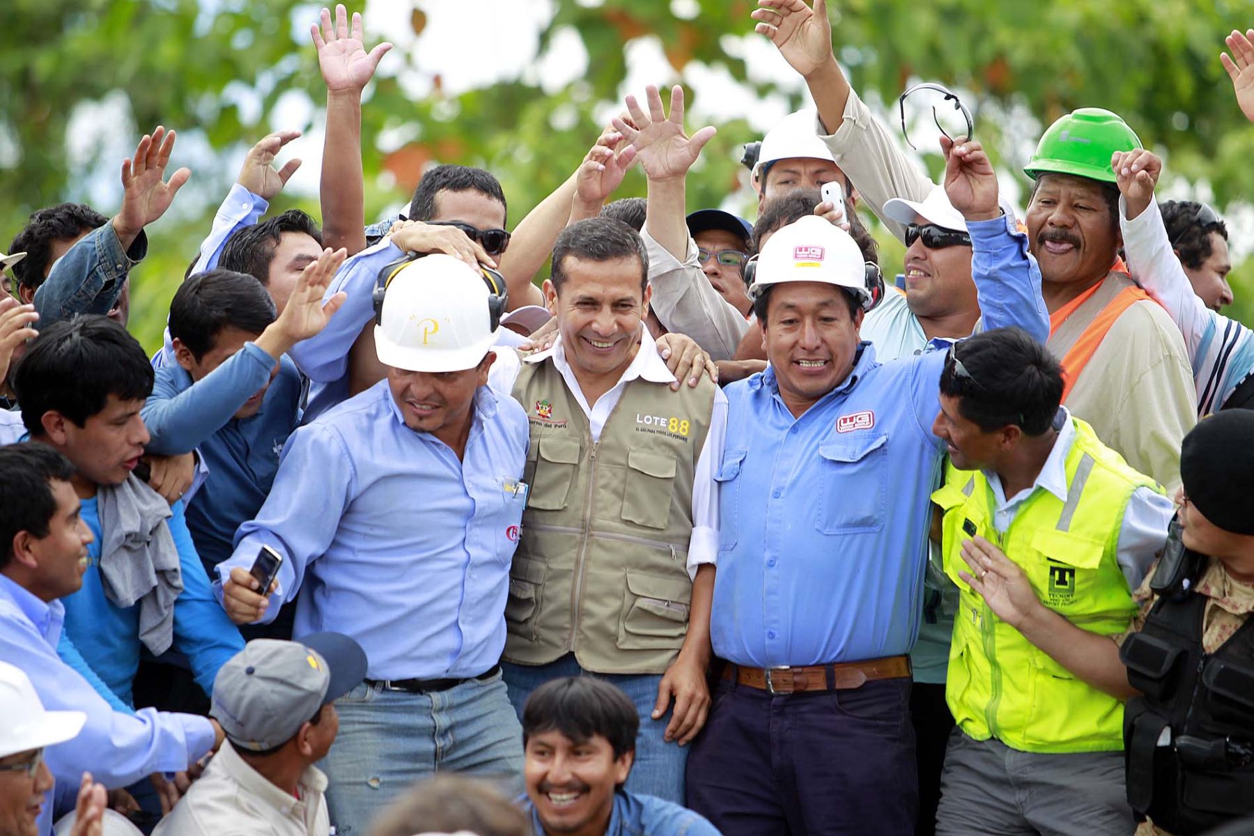 Presidente de la República, Ollanta Humala, participa en ceremonia de entrega de documentos y develación del hito que marca la recuperación del gas natural del Lote 88 del Proyecto Camisea al consumo interno. Foto: ANDINA/Prensa Presidencia