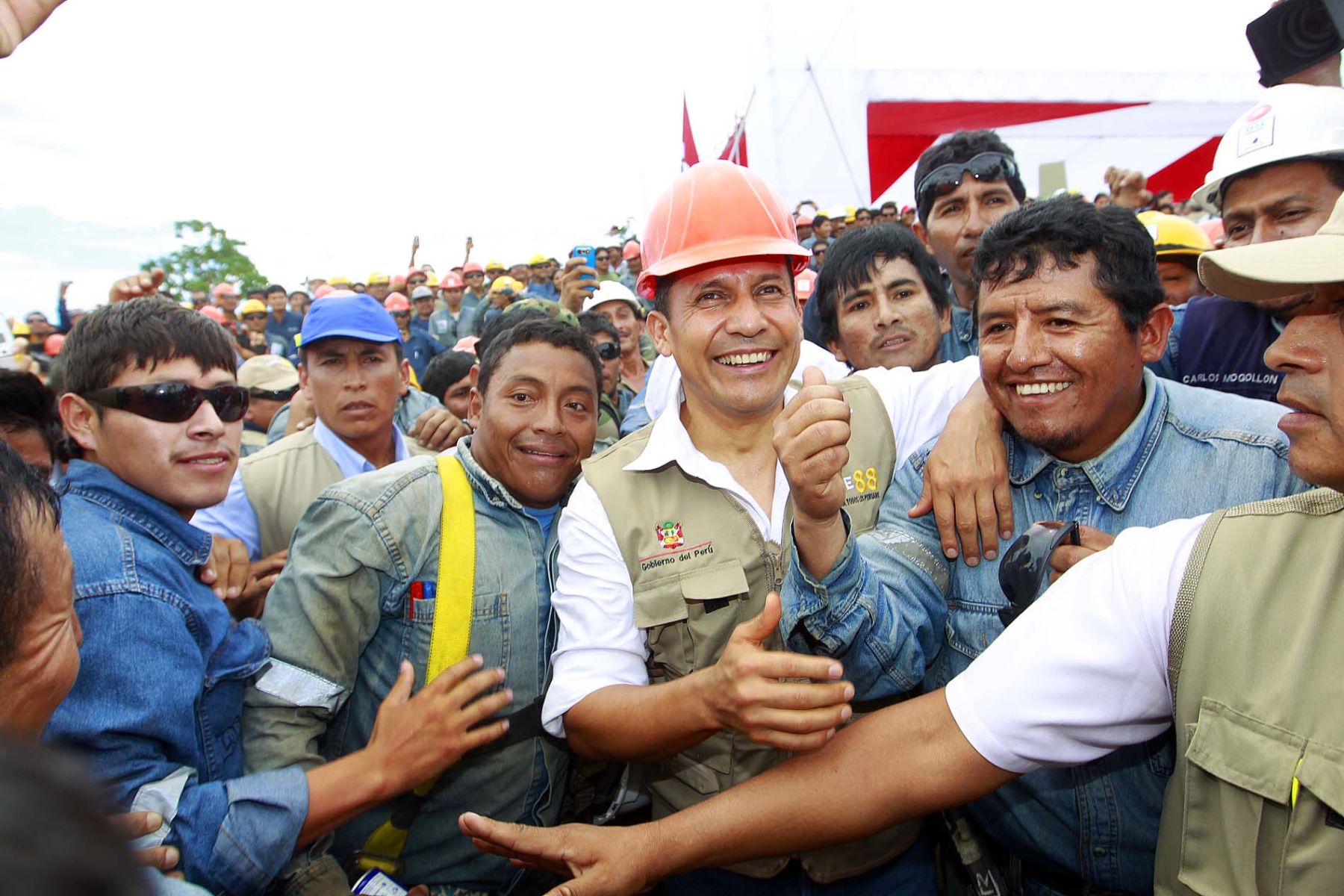 Presidente de la República, Ollanta Humala, participa en ceremonia de entrega de documentos y develación del hito que marca la recuperación del gas natural del Lote 88 del Proyecto Camisea al consumo interno. Foto: ANDINA/Prensa Presidencia