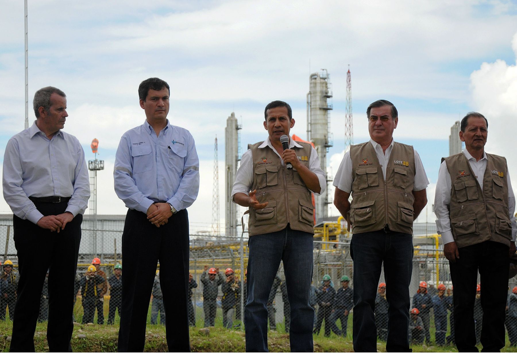 Presidente de la República, Ollanta Humala, participa en ceremonia de entrega de documentos y develación del hito que marca la recuperación del gas natural del Lote 88 del Proyecto Camisea al consumo interno. Foto: ANDINA/Prensa Presidencia