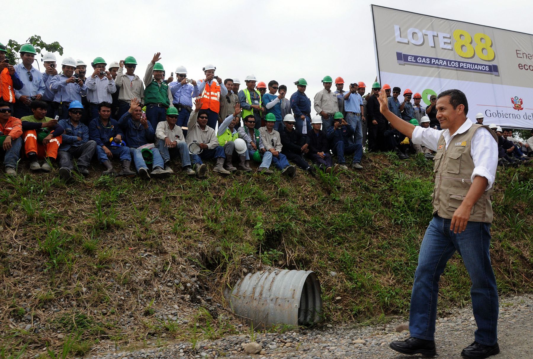 Presidente de la República, Ollanta Humala, participa en ceremonia de entrega de documentos y develación del hito que marca la recuperación del gas natural del Lote 88 del Proyecto Camisea al consumo interno. Foto: ANDINA/Prensa Presidencia
