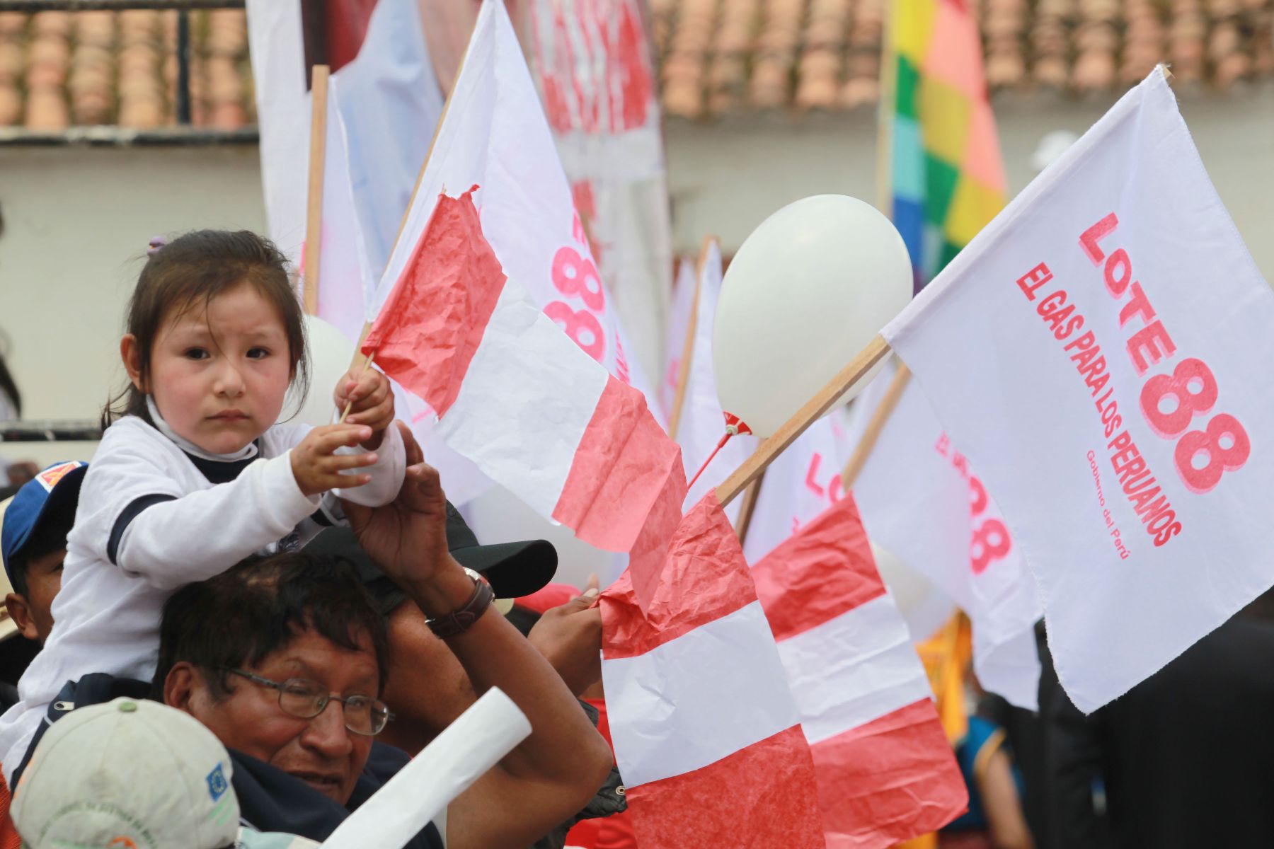 Pobladores del pueblo de San Sebastíán en el Cuzco, celebran   el anuncio que  el gas del "Lote 88" quedó liberado para el consumo interno  

Foto: ANDINA/Prensa Presidencia