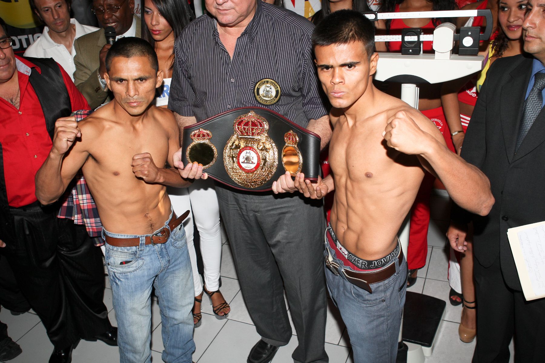 El boxeador peruano Alberto Rossel disputa mañana el título mundial minimosca masculino de la Asociación Mundial de Boxeo. Foto: ANDINA/ Héctor Vinces