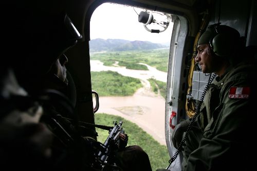 La Policía Nacional del Perú mantiene el control del orden interno, con el apoyo de las Fuerzas Armadas. ANDINA/archivo