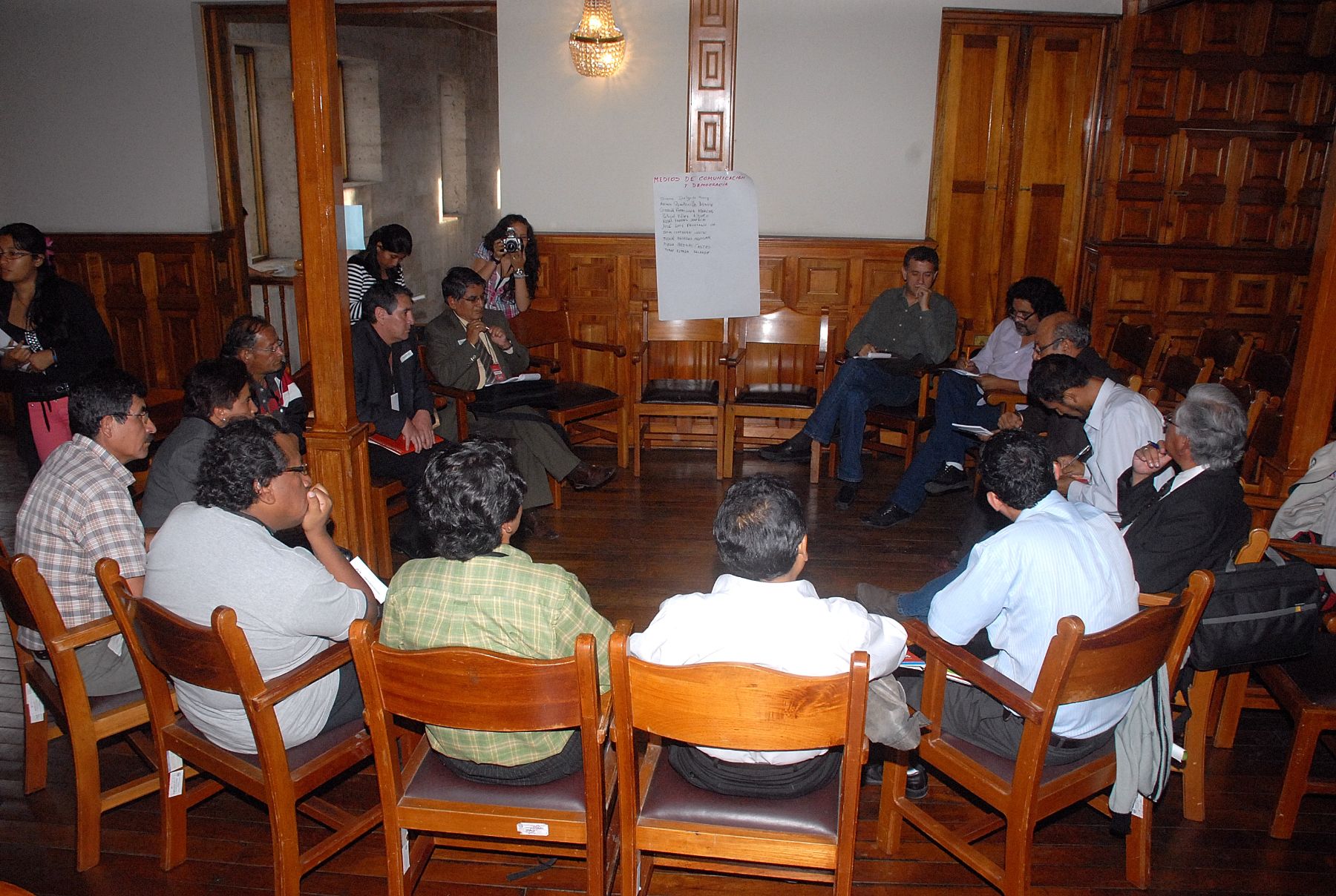 Taller durante foro “Hablemos, más voces para la comunicación", que se realiza en Arequipa.