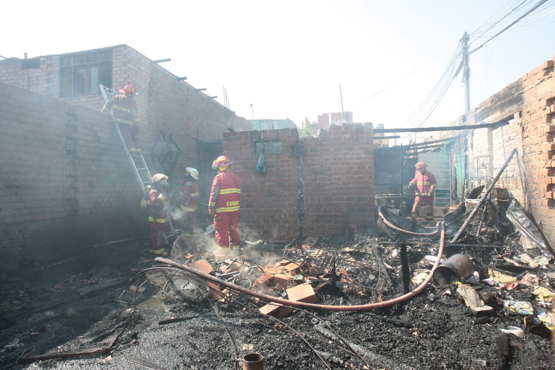 Bomberos de Trujillo piden a la población no usar pirotécnicos para evitar tragedias durante las fiestas de fin de año. ANDINA/Juan Carlos Guzmán