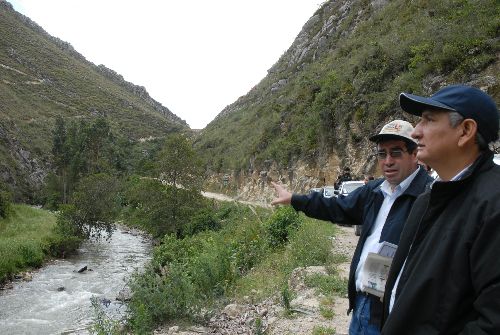 04/2012   Ministro de Vivienda, René Cornejo, visitó la zona donde se construirá la presa Chonta (Cajamarca). Foto: ANDINA/ MVCS.