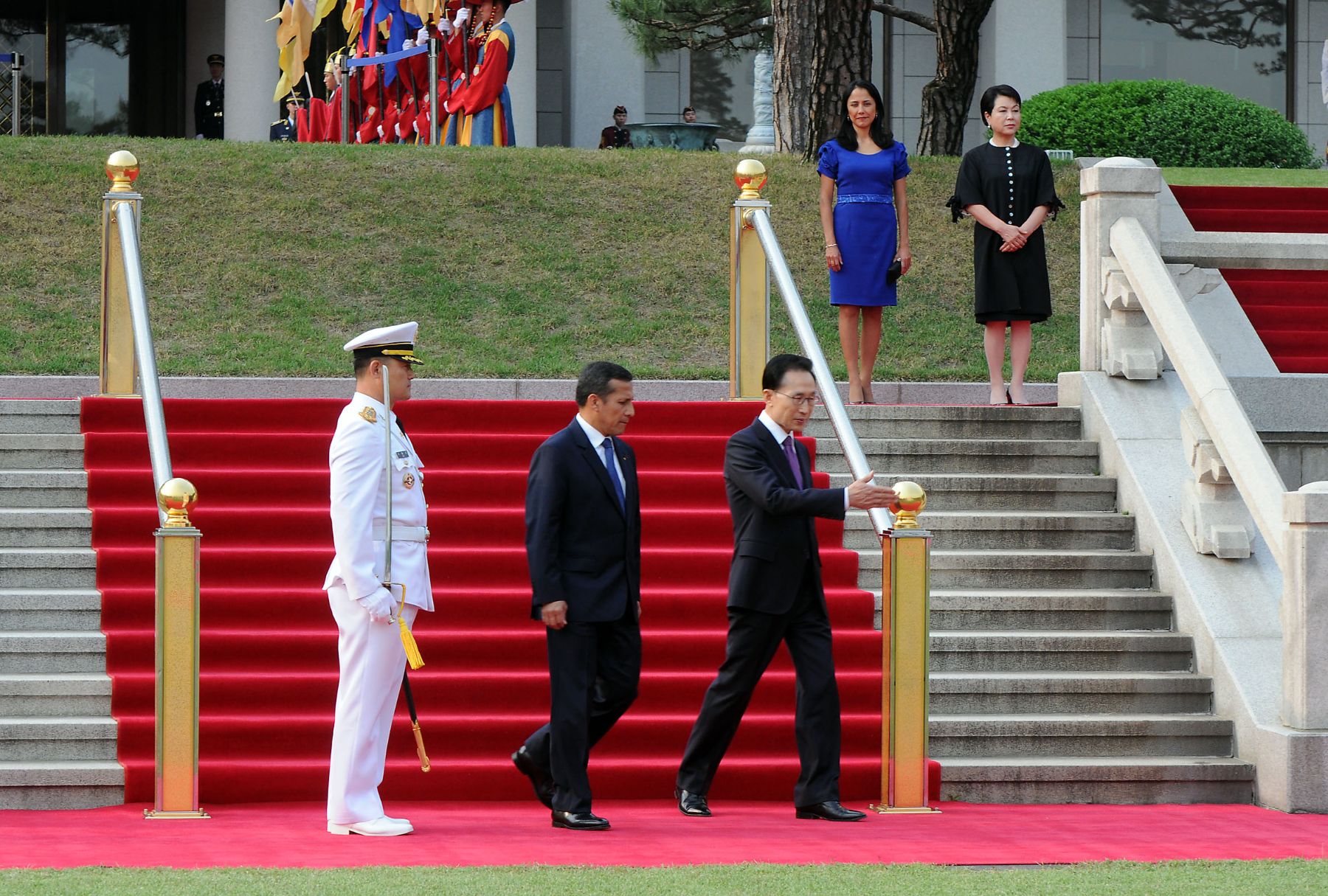 Presidente Ollanta Humala es recibido por su homólogo de Corea del Sur, Lee Myung-bak en la Casa Azul, sede del gobierno surcoreano. Foto Andina/Prensa Presidencia.