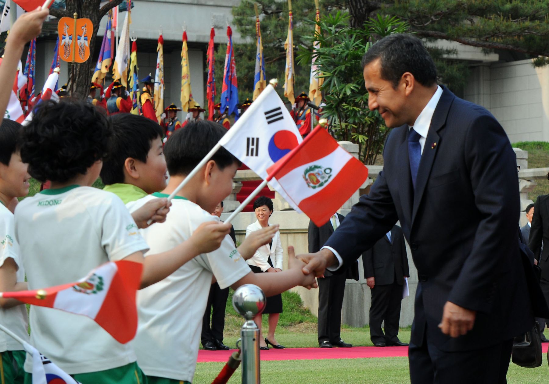 Presidente Ollanta Humala a su llegada a la Casa Azul, residencia presidencial surcoreana. Foto Andina/Prensa Presidencia.