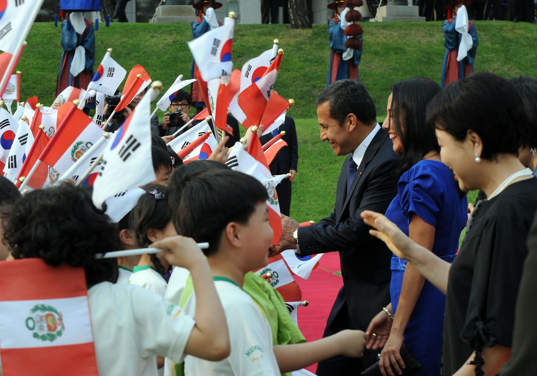 Presidente Ollanta Humala a su llegada a la Casa Azul, residencia presidencial surcoreana. Foto Andina/Prensa Presidencia.