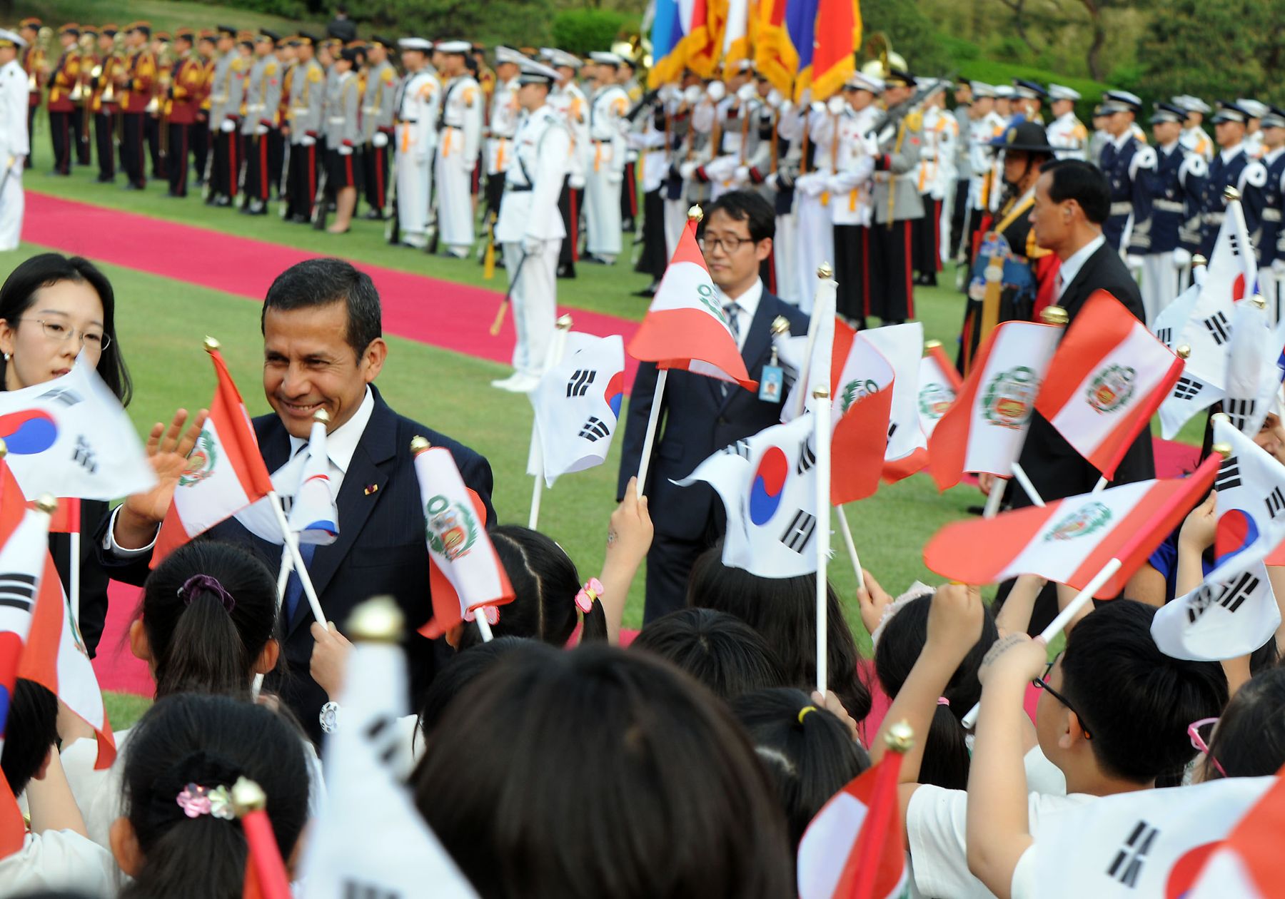 Presidente Ollanta Humala a su llegada a la Casa Azul, residencia presidencial surcoreana. Foto Andina/Prensa Presidencia.