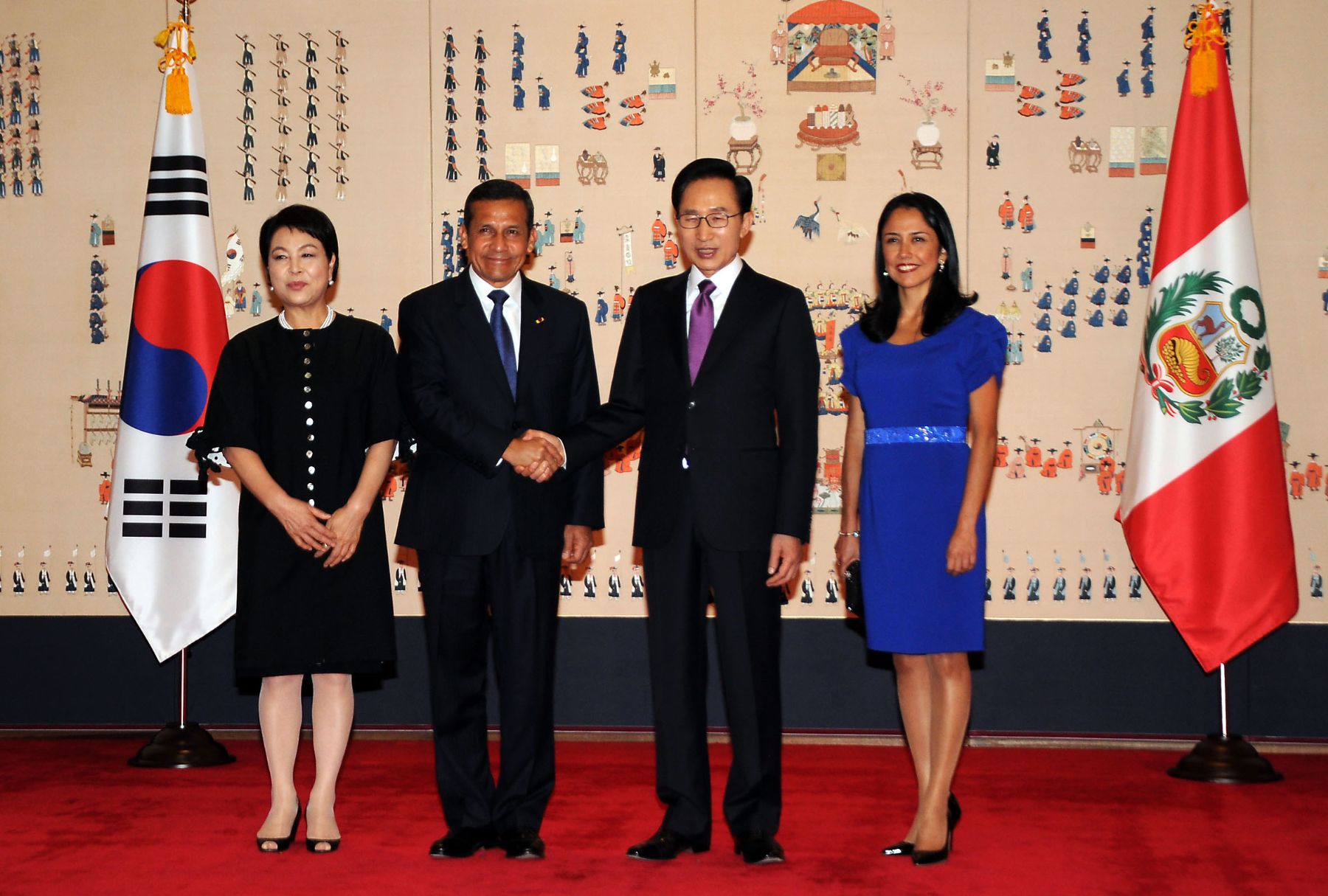 Presidente Ollanta Humala y su  homólogo de Corea del Sur, Lee Myung-bak en la Casa Azul, sede del gobierno surcoreano. Foto Andina/Prensa Presidencia.