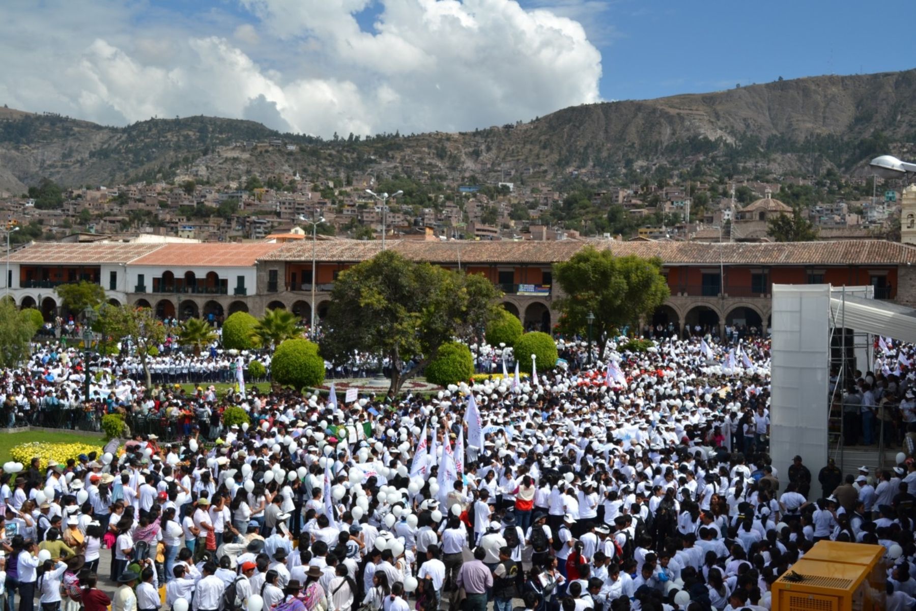 Marcha por la paz en Ayacucho culminó en la plaza de Armas local. Foto: Municipalidad de Huamanga.