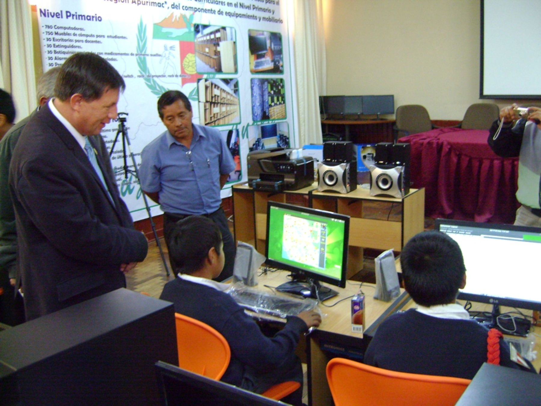 Apurímac contará con centros virtuales piloto para los escolares de las siete provincias apurimeñas.