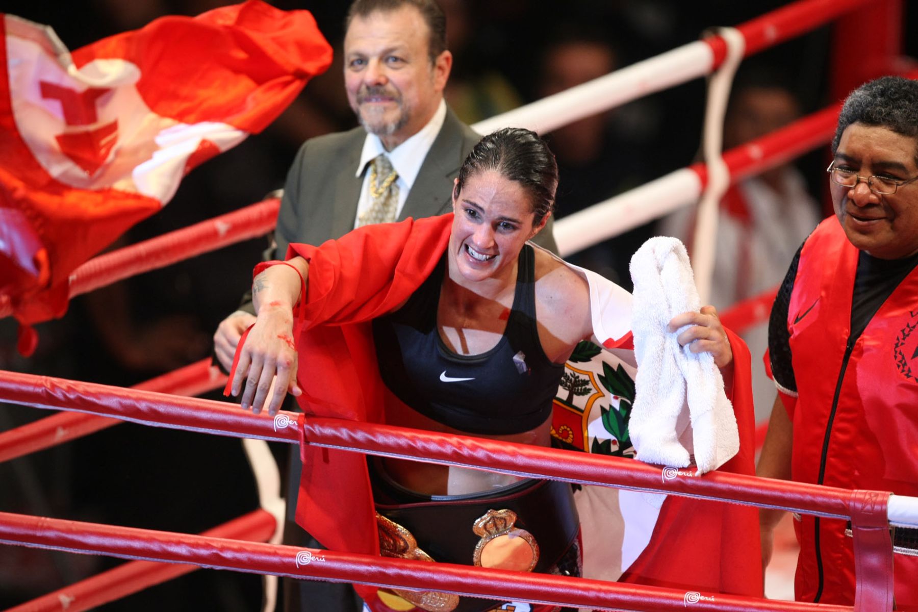 Kina retuvo por quinta vez su corona mundial de peso superpluma de la Asociación Mundial de Boxeo. Foto: ANDINA/Vidal Tarqui.