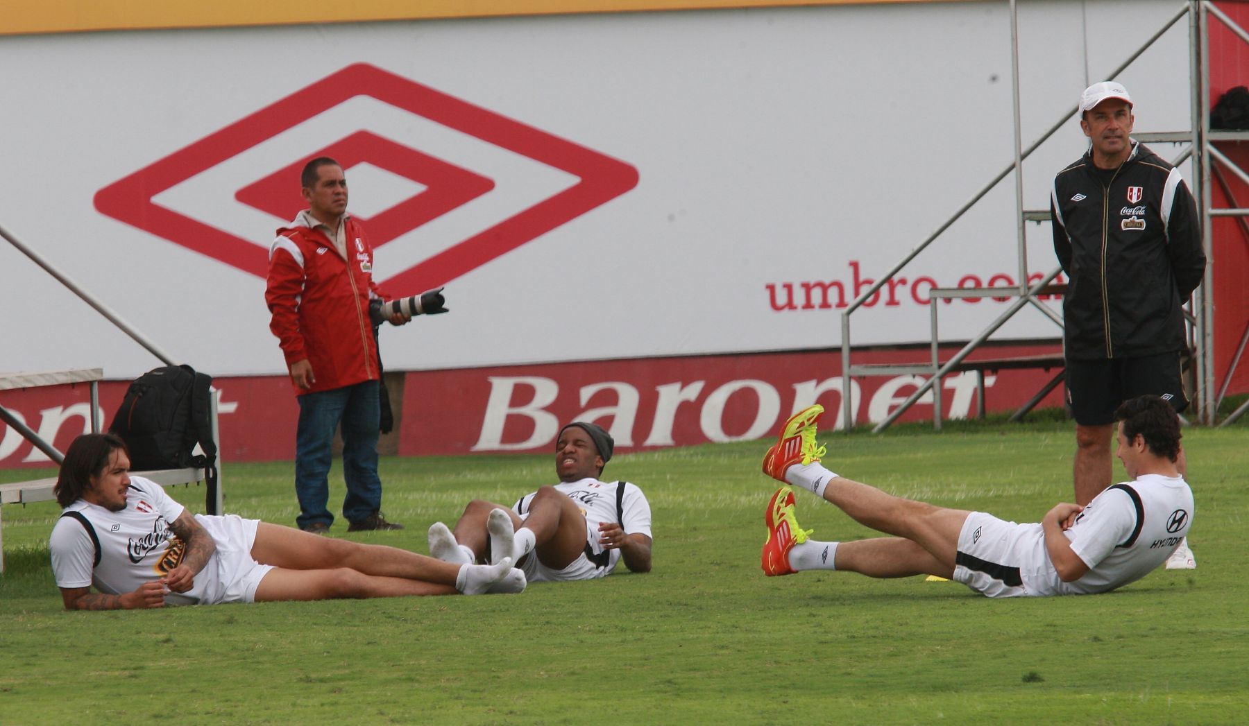 Juan Vargas,Jefferson Farfán y Claudio Pizarro en prácticas de selección peruana. Foto: ANDINA/Norman Córdova