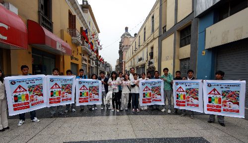 Colegio de Nutricionistas inició en Jirón de la Unióni campaña informativa sobre alimentación saludable. Foto: ANDINA/Norman Córdova