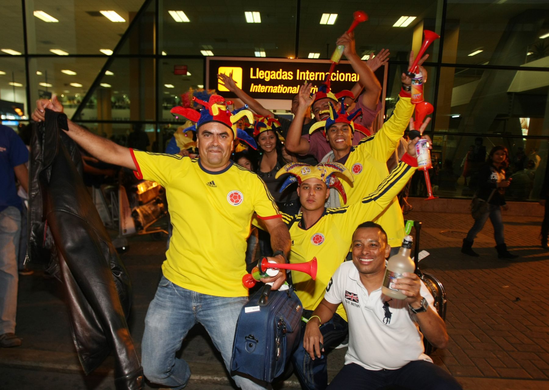 Llegada de la Selección de Colombia al Aeropuerto Jorge Chavez Foto: ANDINA/Vidal Tarqui