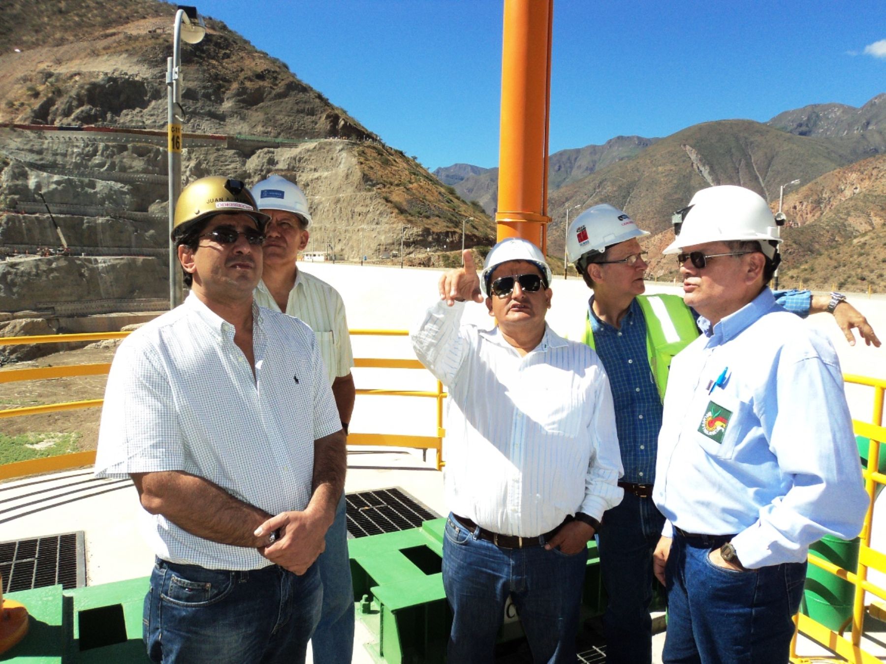 Presidente regional de Lambayeque, Humberto Acuña, verificó la culminación de las obras de trasvase del proyecto Olmos en el frente Oriente. Foto: Gobierno Regional de Lambayeque.