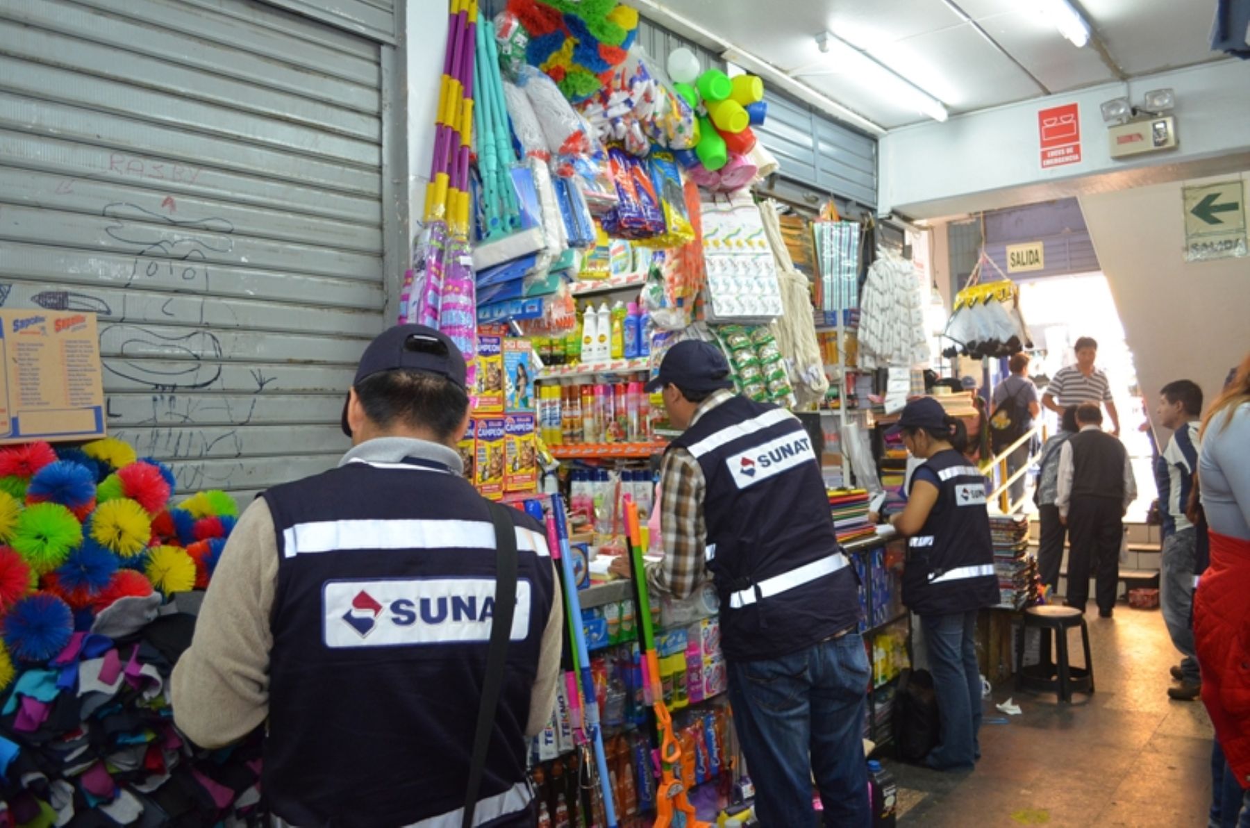 Campaña de formalización de Sunar a más de 5,000 comerciantes de galerías de Centro de Lima.