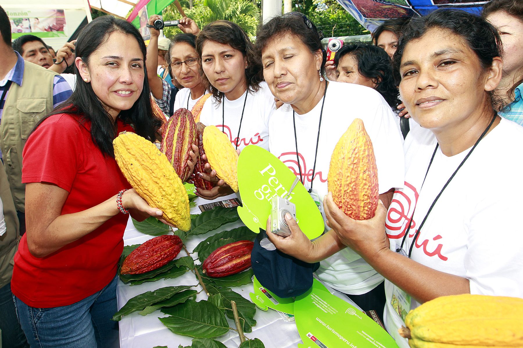 Primera Dama, Nadine Heredia se reunió con mujeres productoras de Cacao en Tarapoto. Foto: ANDINA/Prensa Presidencia