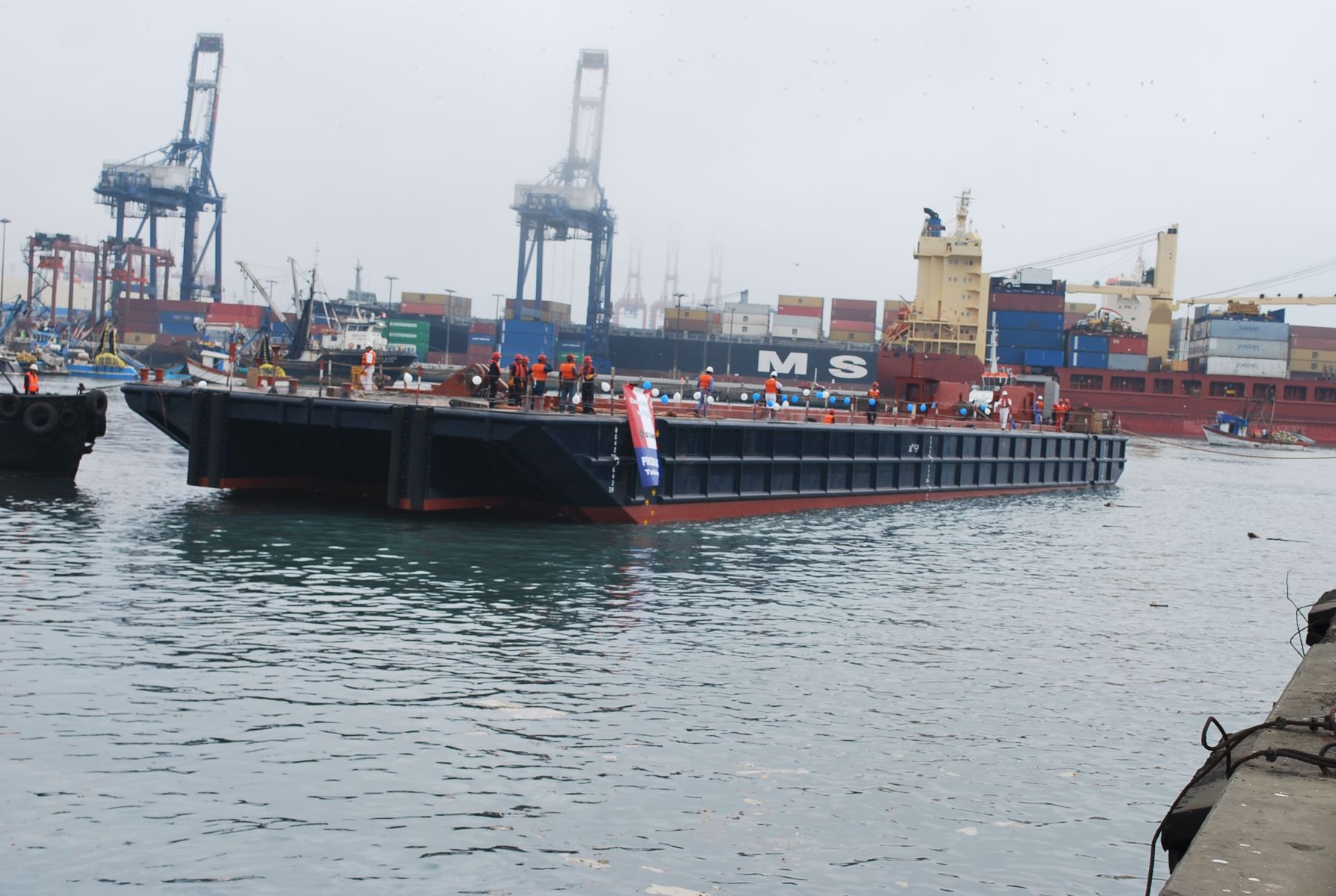 Quinta barcaza construida por el Sima para la Autoridad del Canal de Panamá.