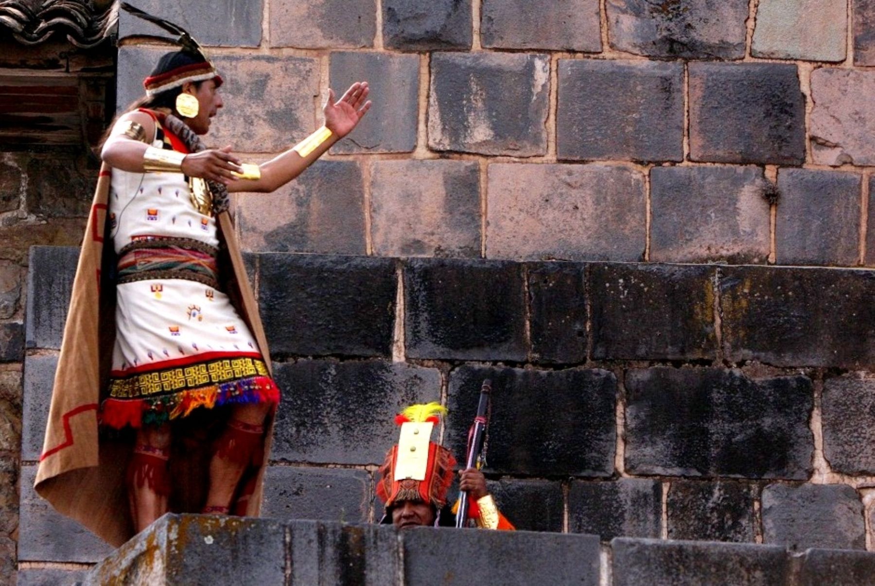 En el templo del Coricancha se inicia la fiesta del Inti Raymi con la ceremonia del saludo al Sol. ANDINA/Percy Hurtado Santillán