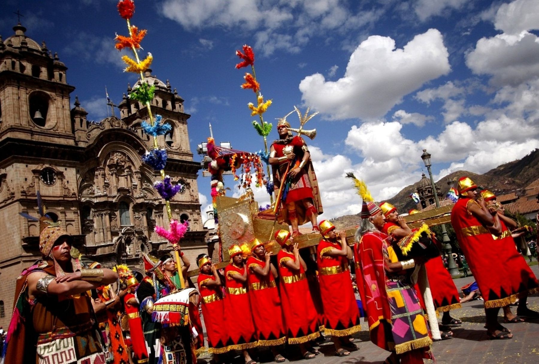 El encanto que genera Cusco en los turistas de todo el planeta no solo se mantiene, sino que parece potenciarse cada vez más. Así lo demuestra su elección como la mejor ciudad para visitar este año en América del Sur y  Central, según la encuesta “World’s Best Awards 2023” de la prestigiosa revista internacional de viajes y turismo Travel + Leisure. ANDINA/Archivo