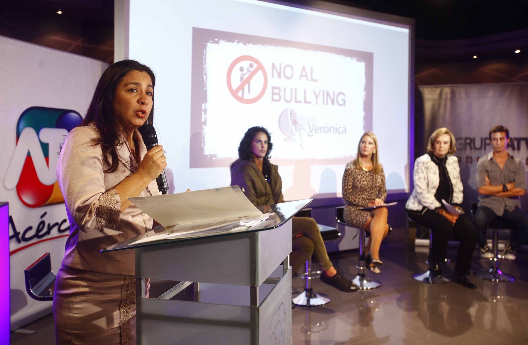 Congresista Marisol Espinoza y figuras de la TV lanzan campaña "No al bullying". Foto: ANDINA/Óscar Farje.
