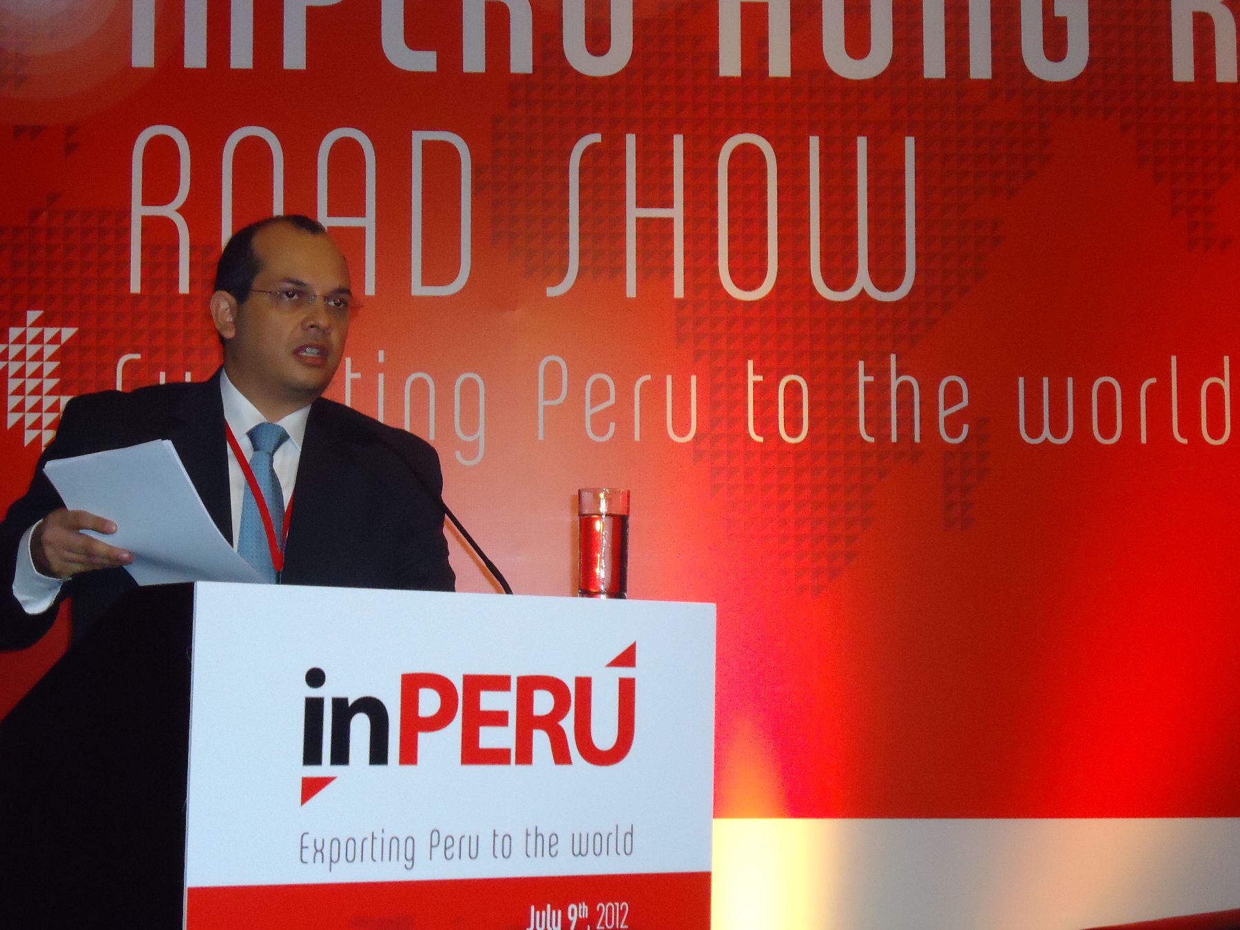Ministro de Economía, Luis Miguel Castilla, en Road Show InPerú Asia. Foto: Difusión.
