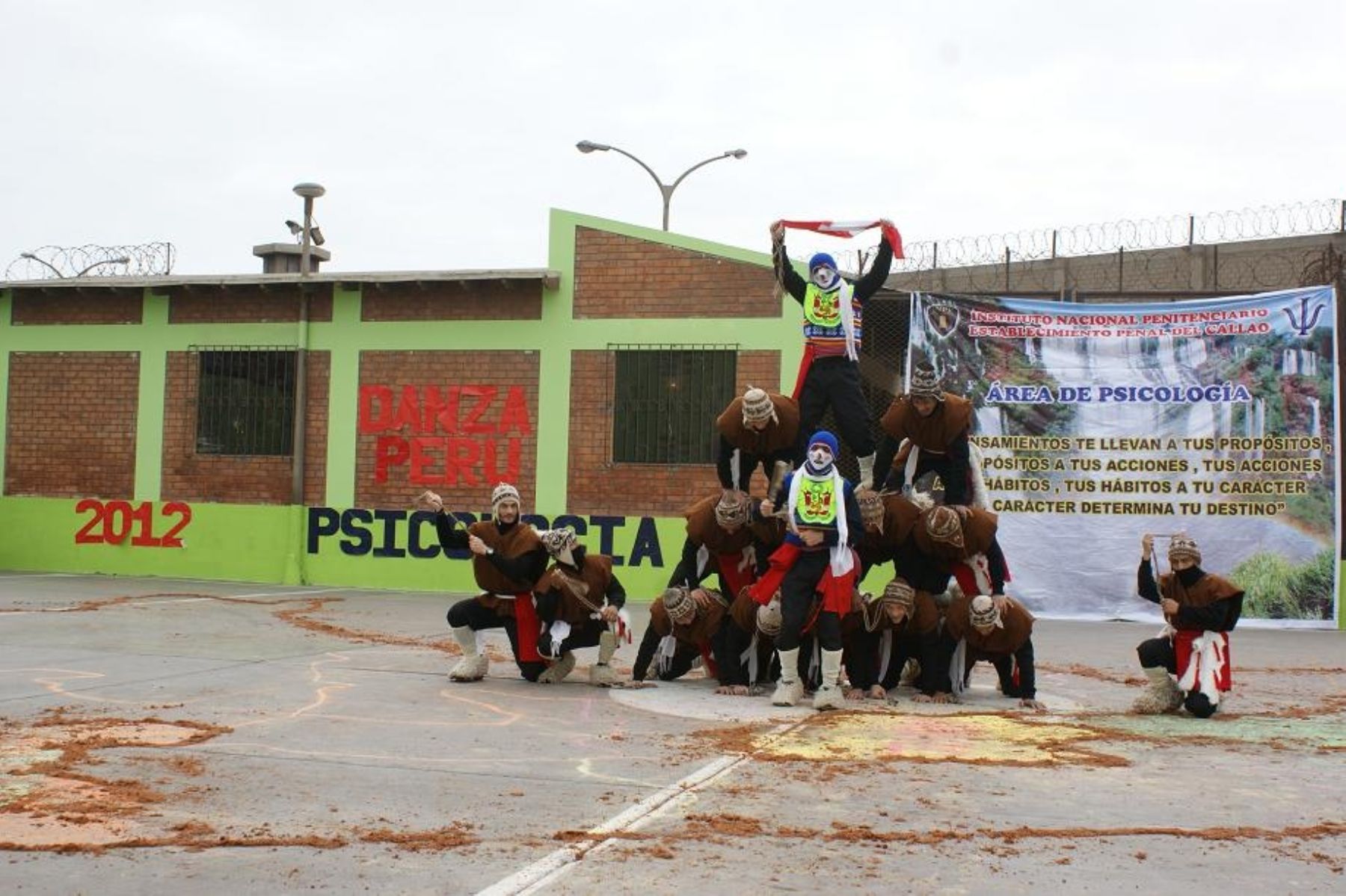 Seis grupos de danzas folclóricas conformados por internos nacionales y extranjeros bailaron en el penal del Callao. Foto: ANDINA/Difusión